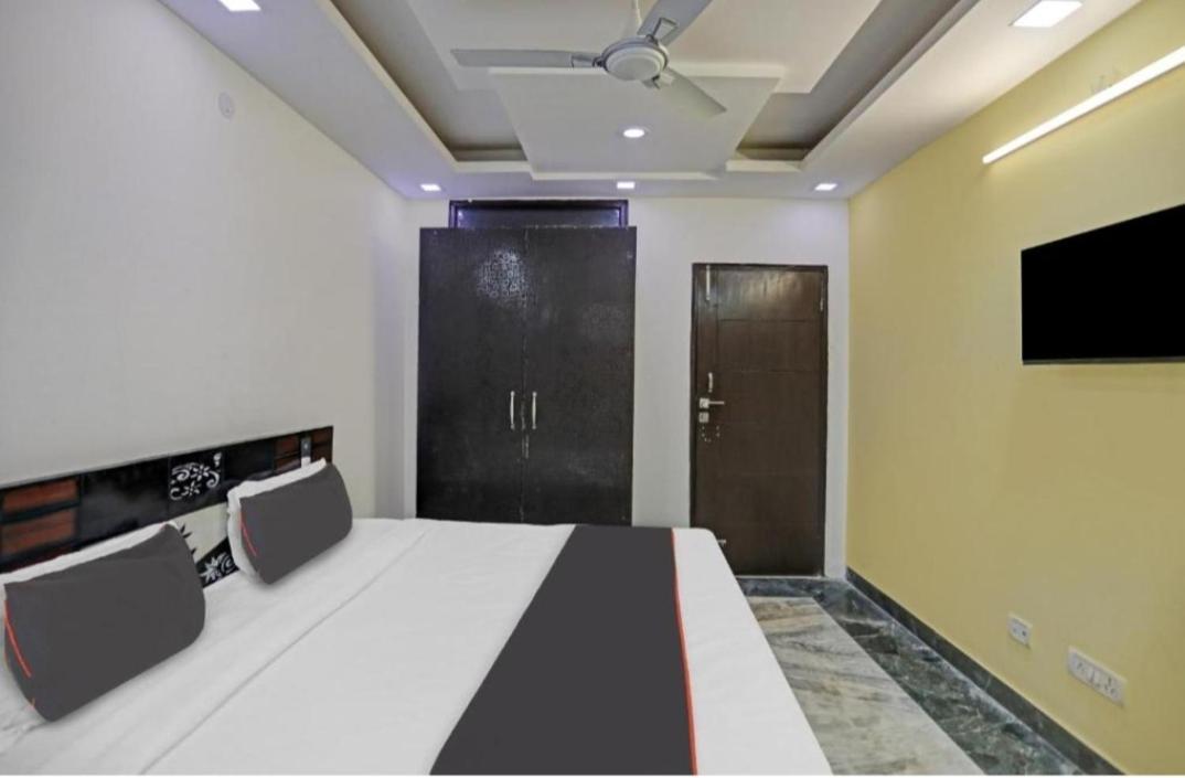 Hotel Nirvana Residency - East Of Kailash 3*