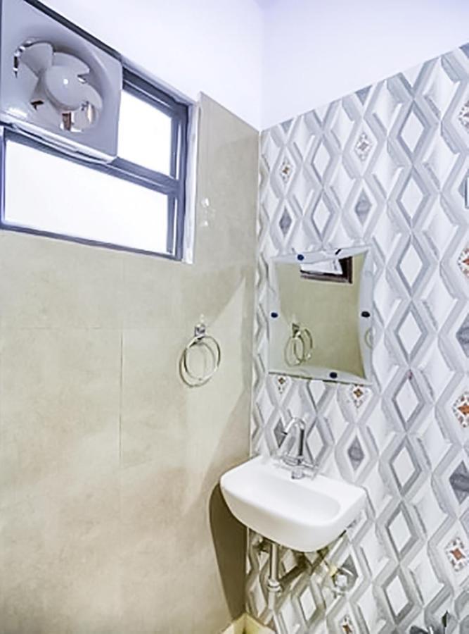 Roomshala 112 Blissbourn - Lajpat Nagar 3*