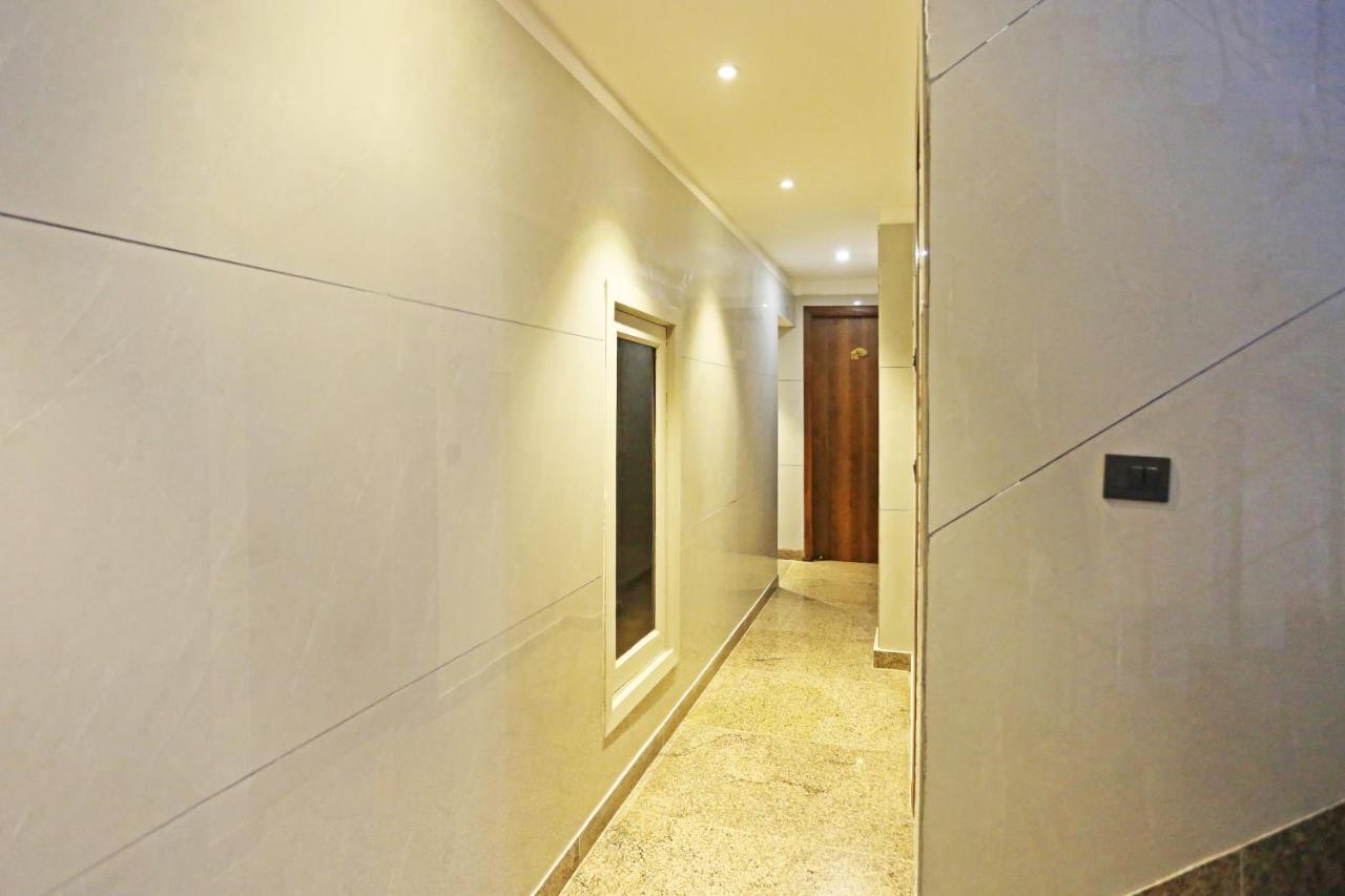 Preet 05 Mints Walking Distance Nizamuddin Railway Station 4* New Delhi
