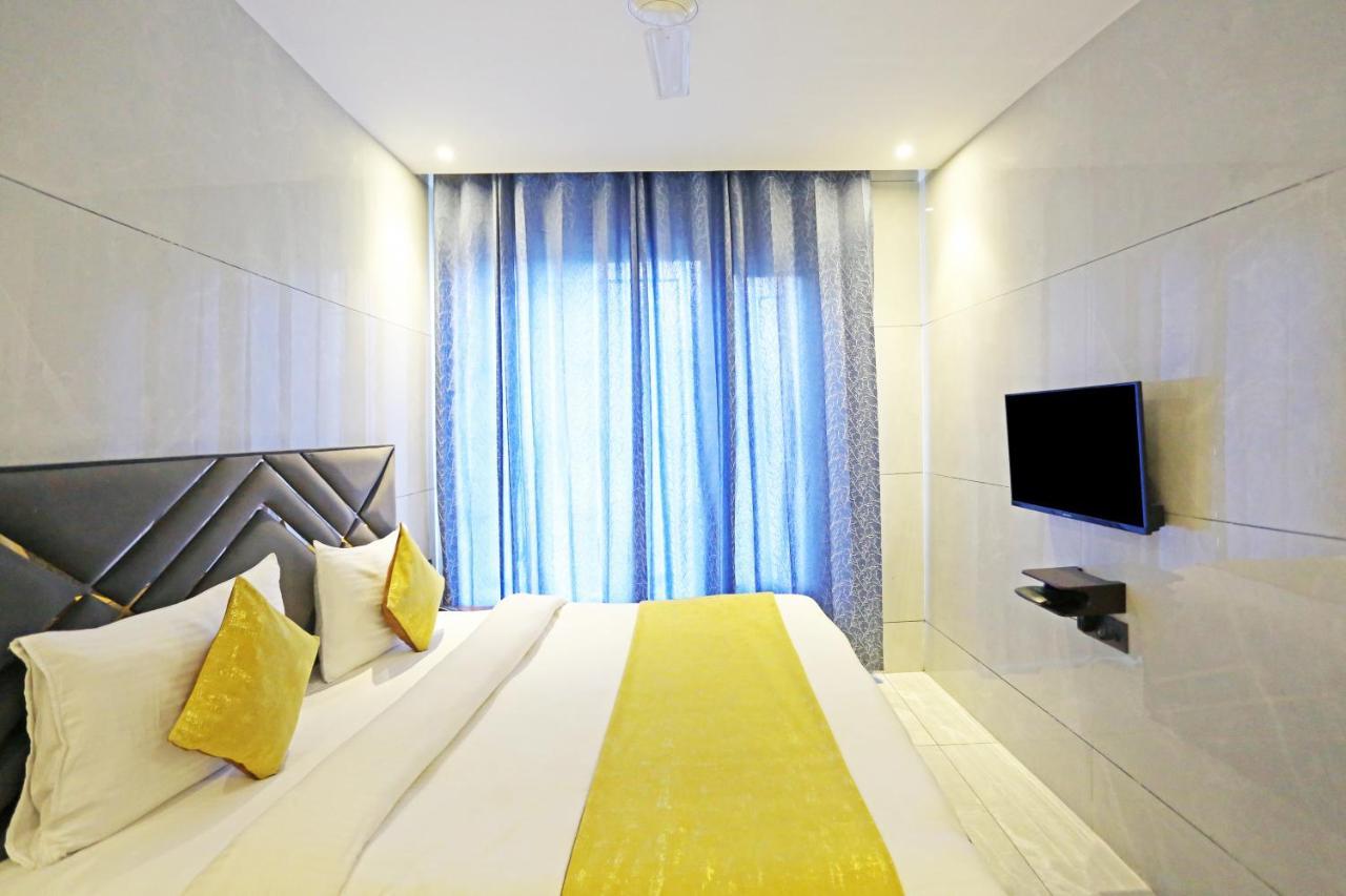 Preet 05 Mints Walking Distance Nizamuddin Railway Station New Delhi