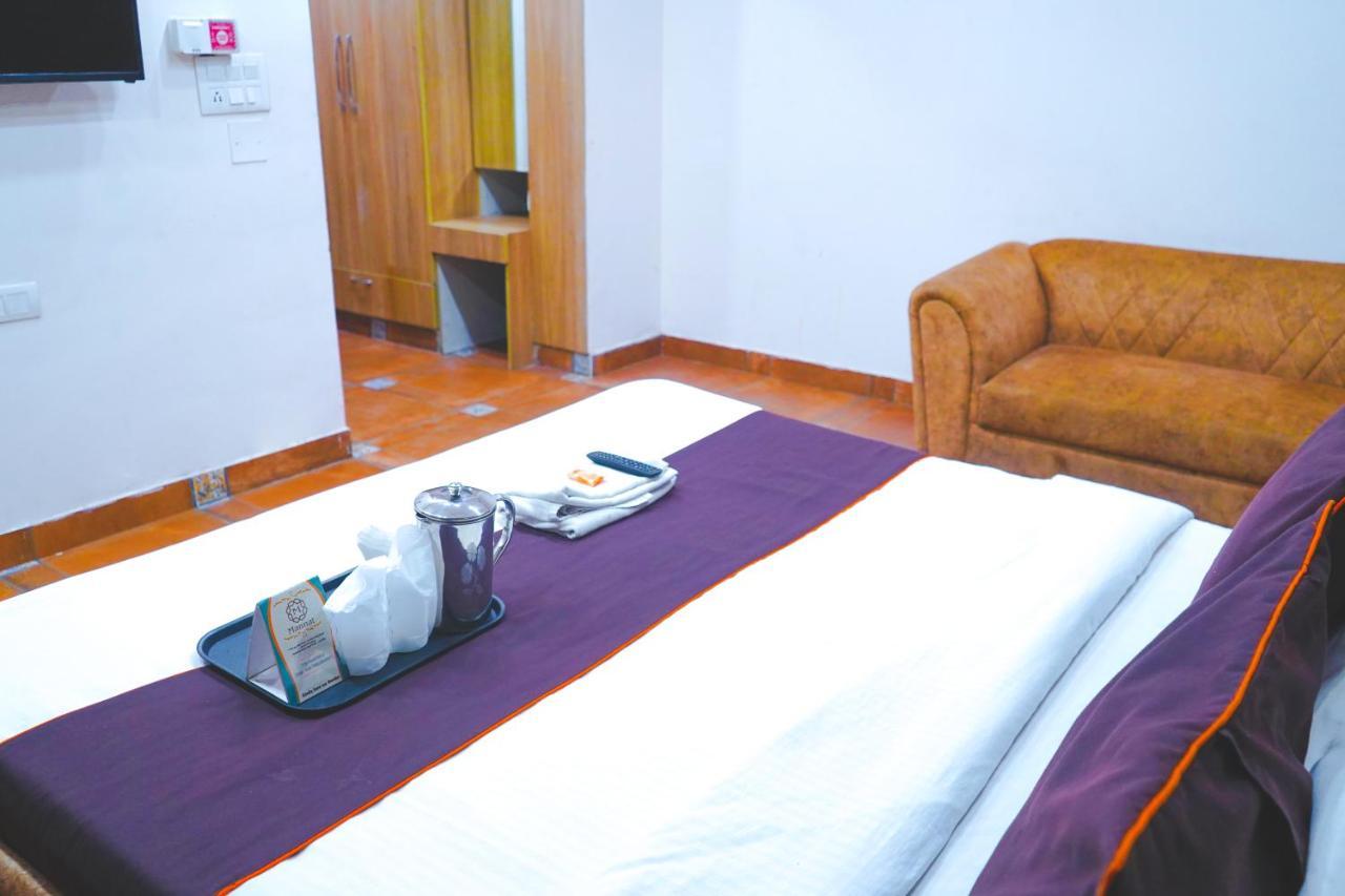 Roomshala 004 Mannat - Shalimar Bagh 3* New Delhi
