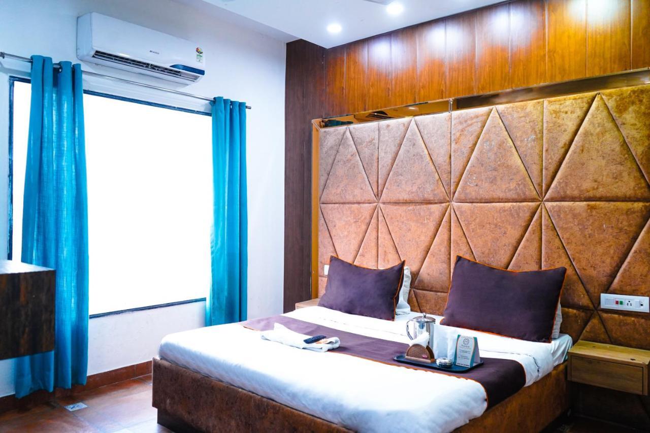Roomshala 004 Mannat - Shalimar Bagh Hotel New Delhi
