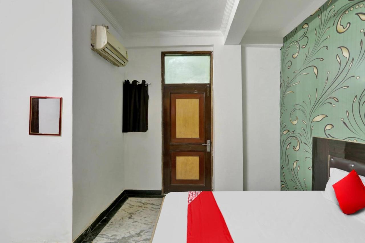 Hotel Super Oyo O Red Apple New Delhi