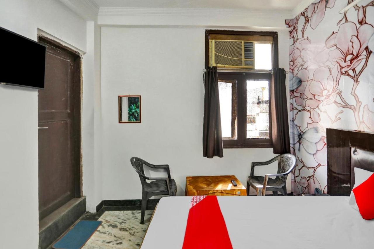 Hotel Super Oyo O Red Apple New Delhi