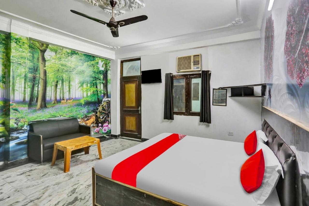 Hotel Super Oyo O Red Apple New Delhi