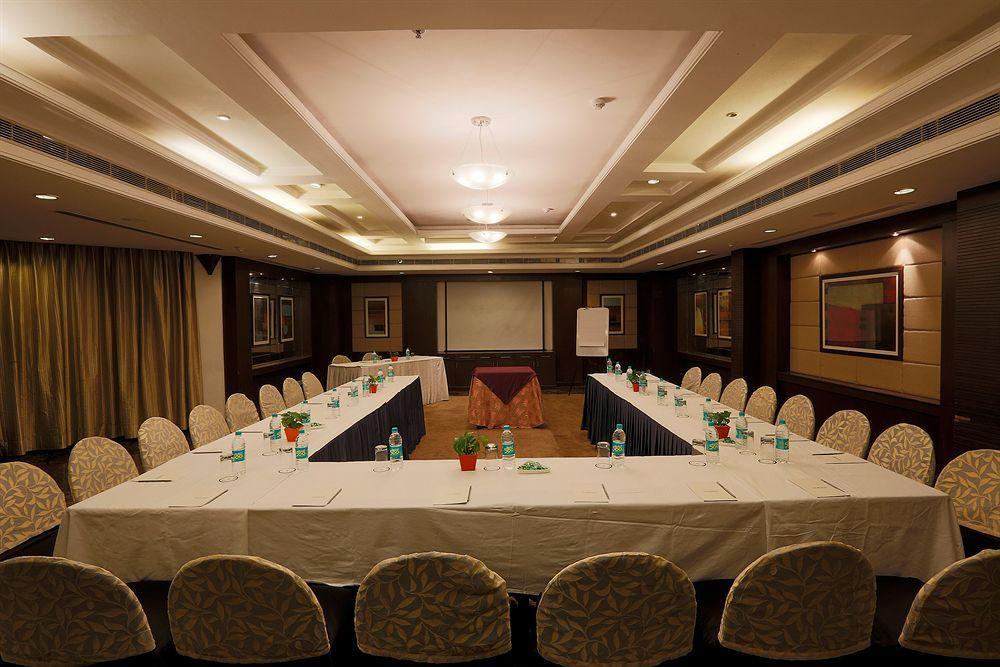 Hotel Townhouse 517 La Sapphire Near Delhi Airport 4*