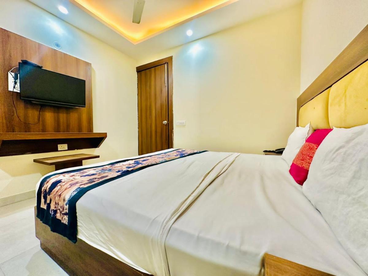 Hotel Glace International Near Delhi Airport 3*