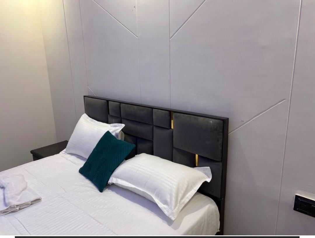 Oyo Luxury Retreat 3*