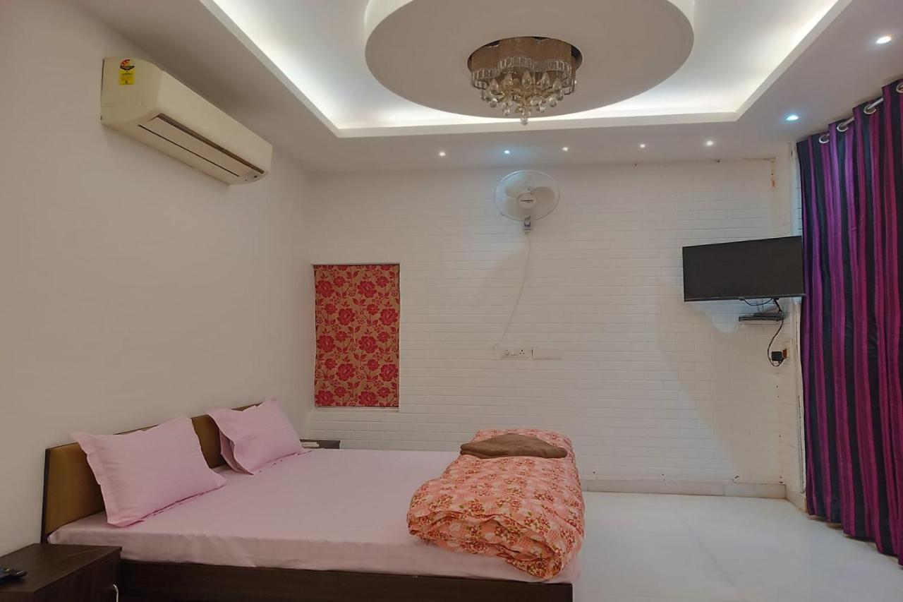 Hotel Greenleaf And Suites, Kalkaji 3*
