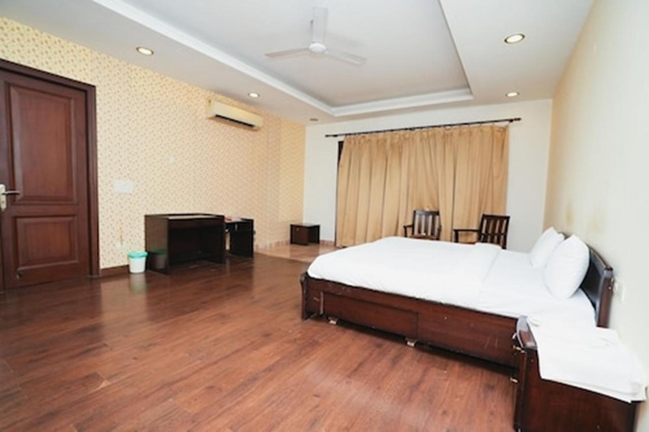 Hotel Greenleaf And Suites, Kalkaji 3*