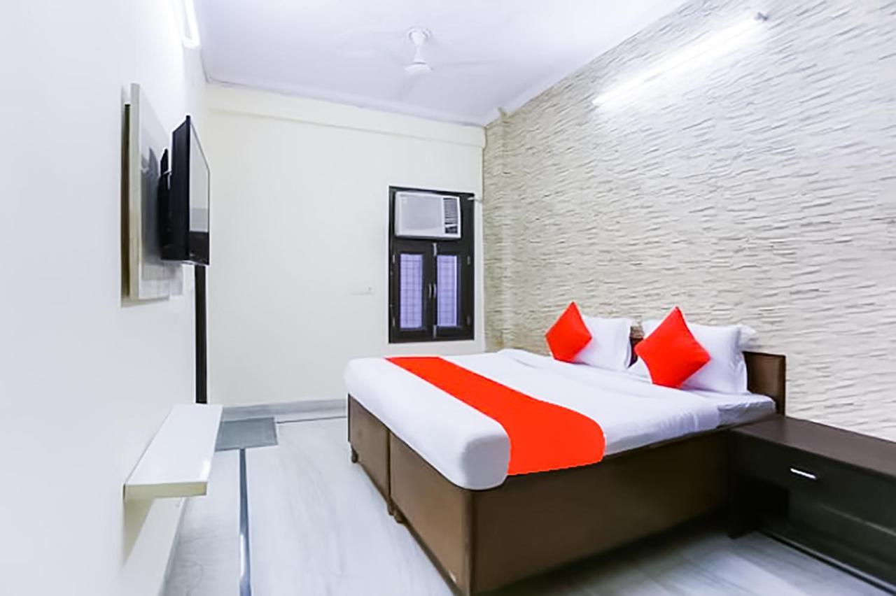 Hotel Fly Near Laxmi Nagar Metro Station 3*