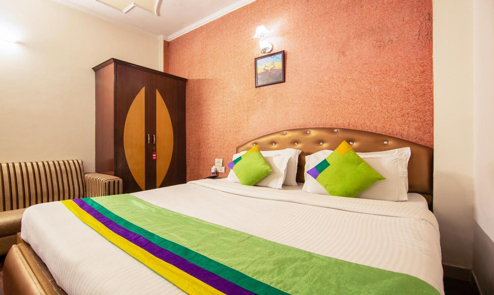 Hotel Treebo Paras International