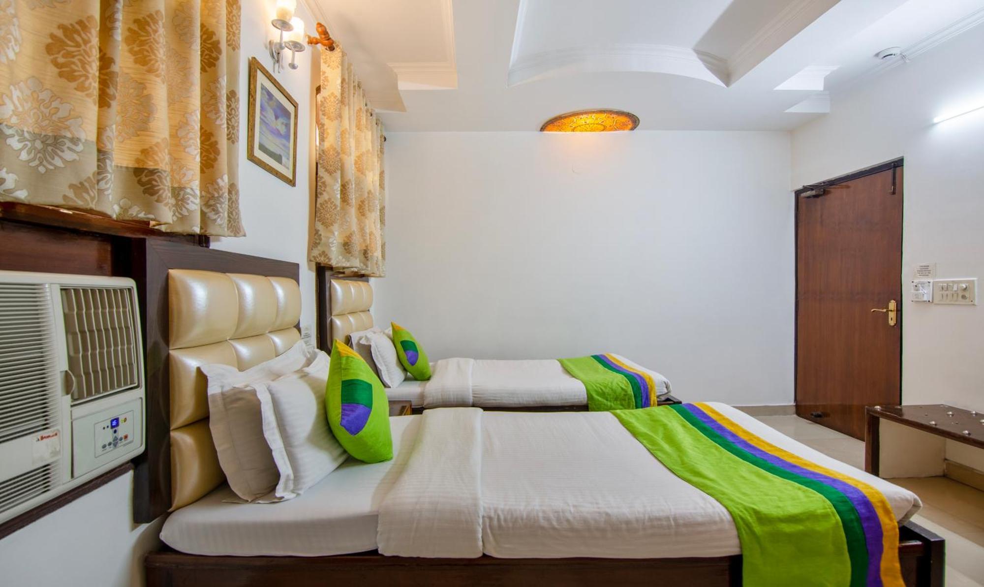 Treebo Paras International 3*