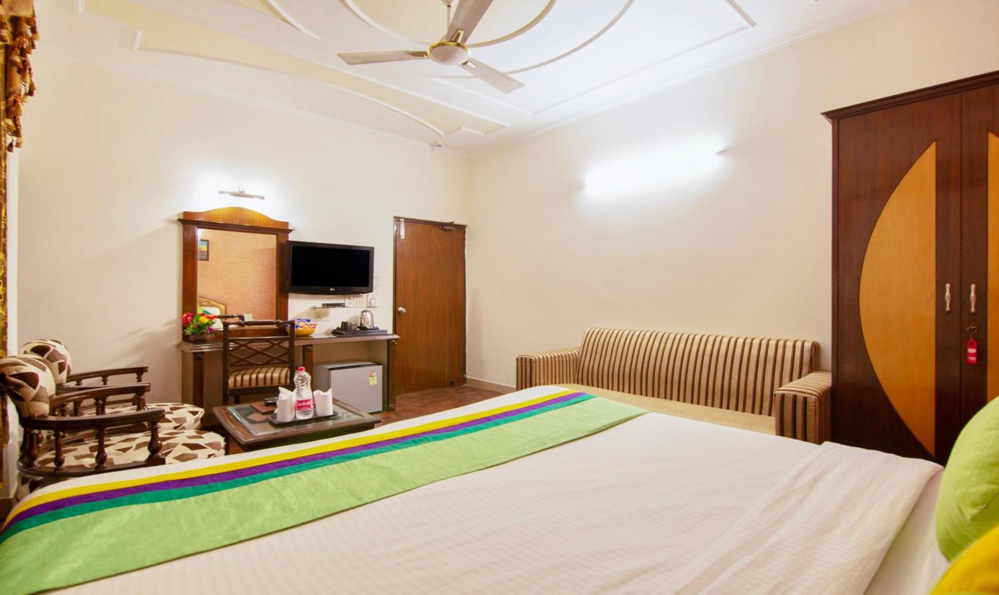 Hotel Treebo Paras International