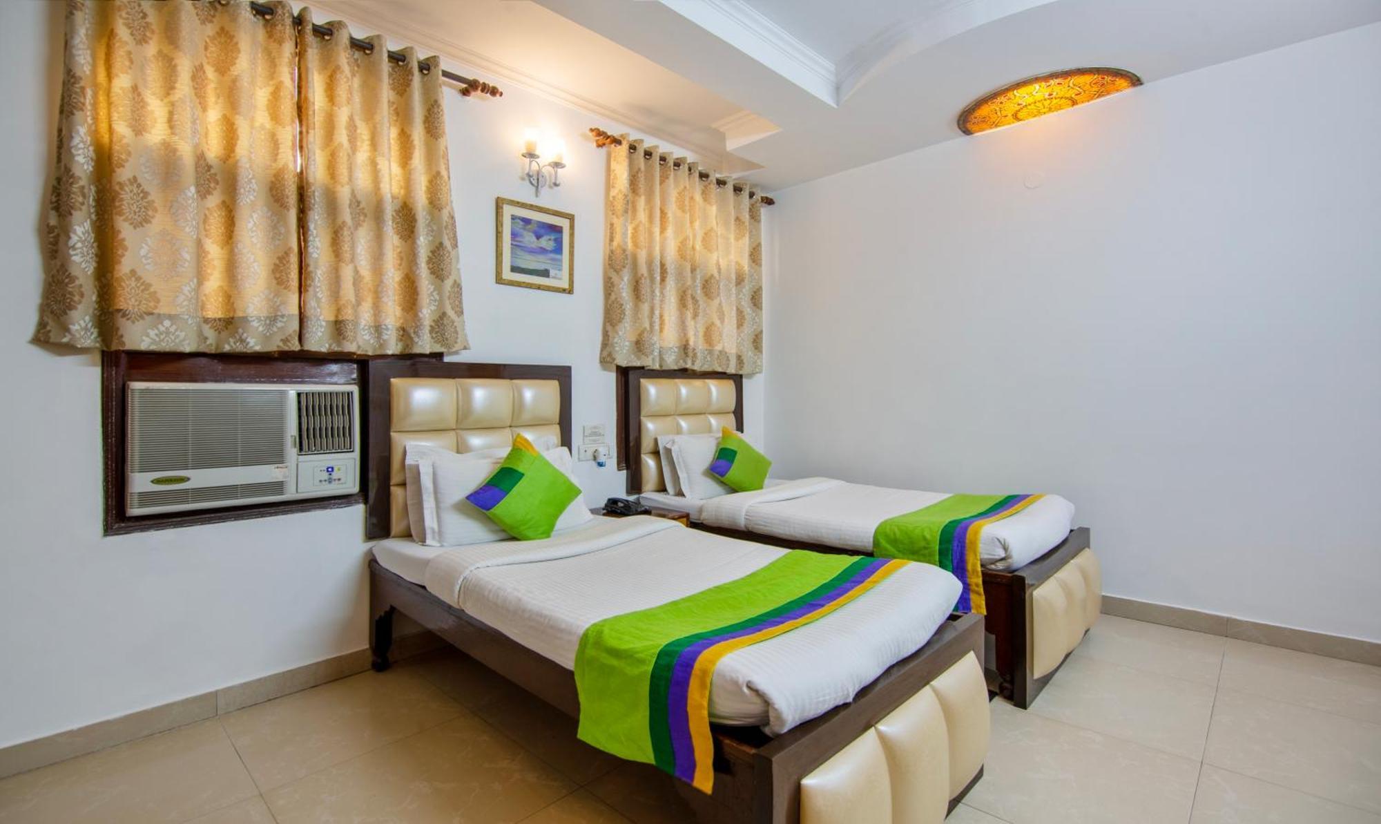 Treebo Paras International 3*