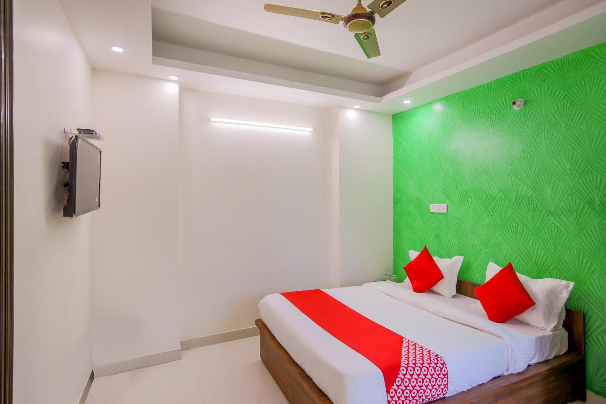 O Icon Near Delhi Airport 3* New Delhi
