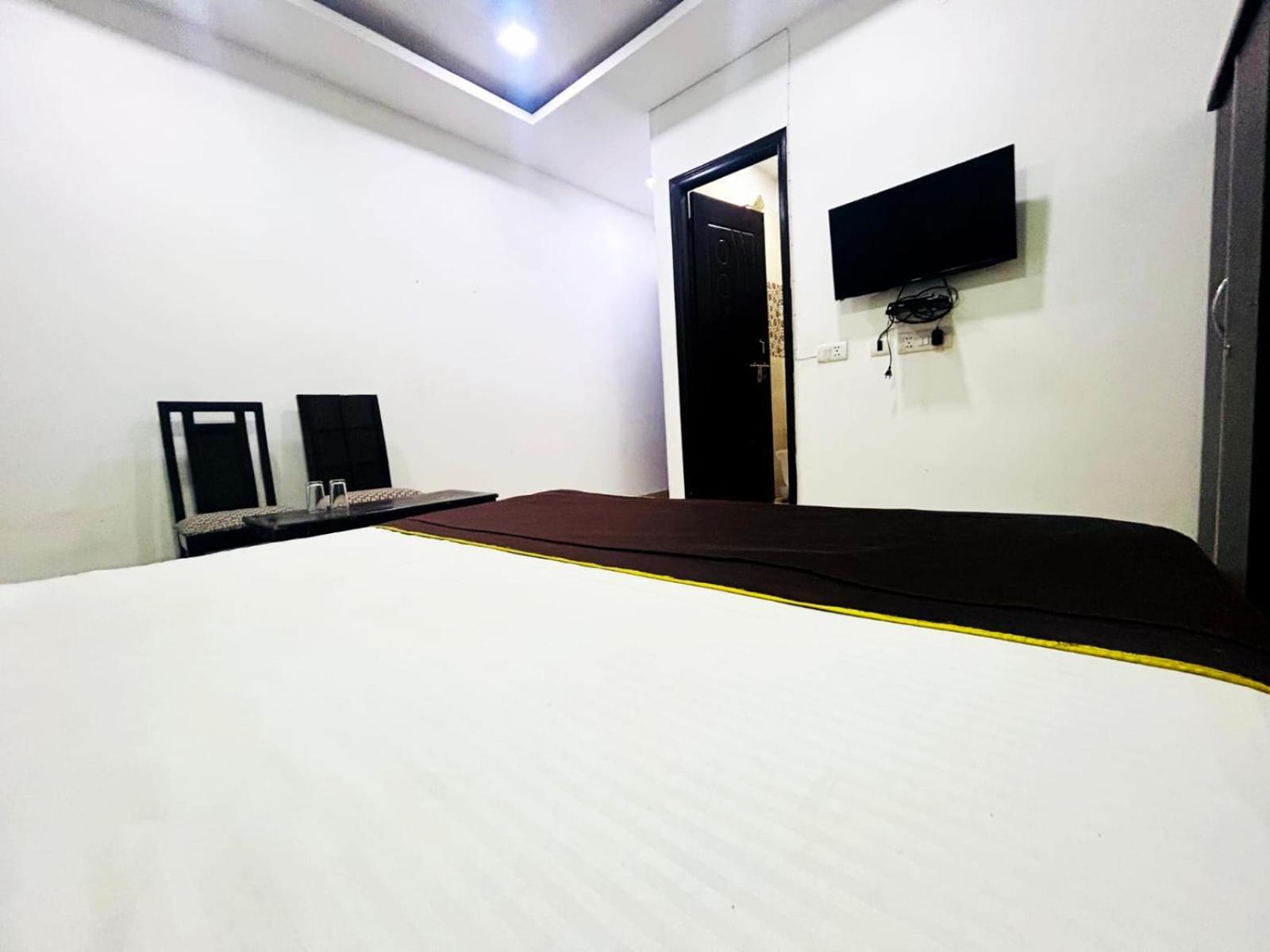 Hotel Ashoka Palace Near Igi Airport
