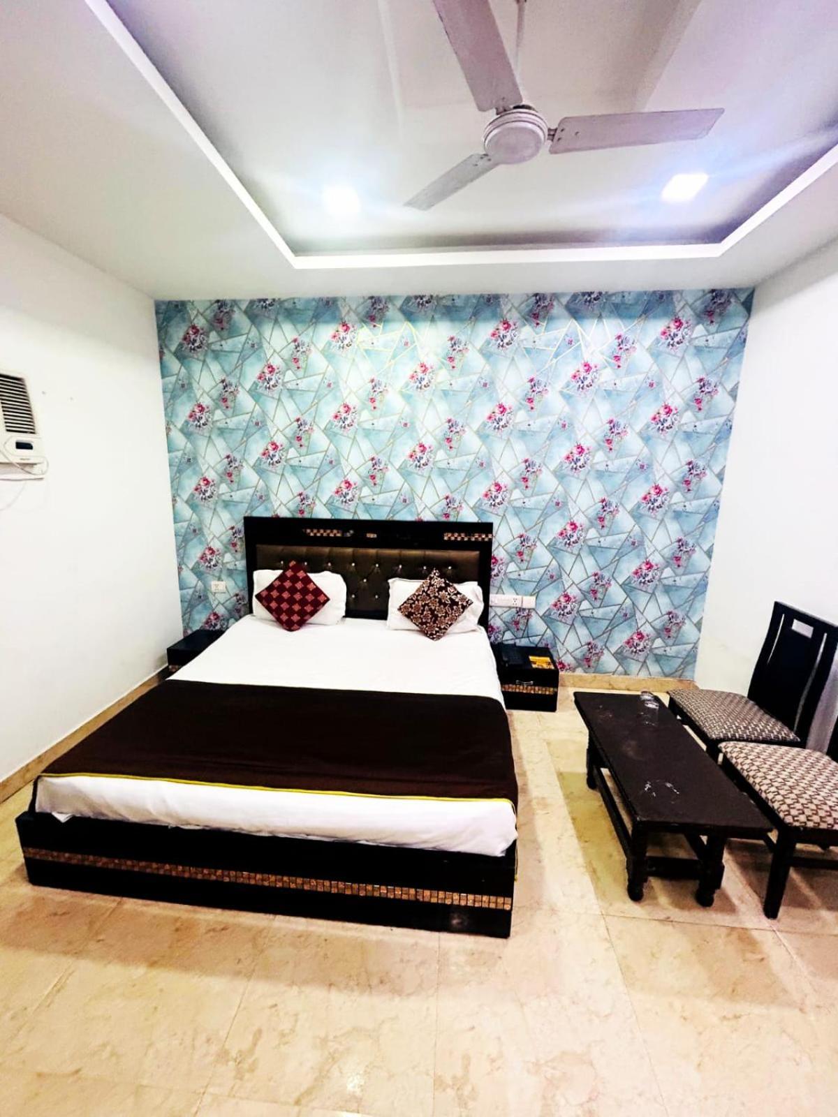 Ashoka Palace Near Igi Airport Hotel 4*