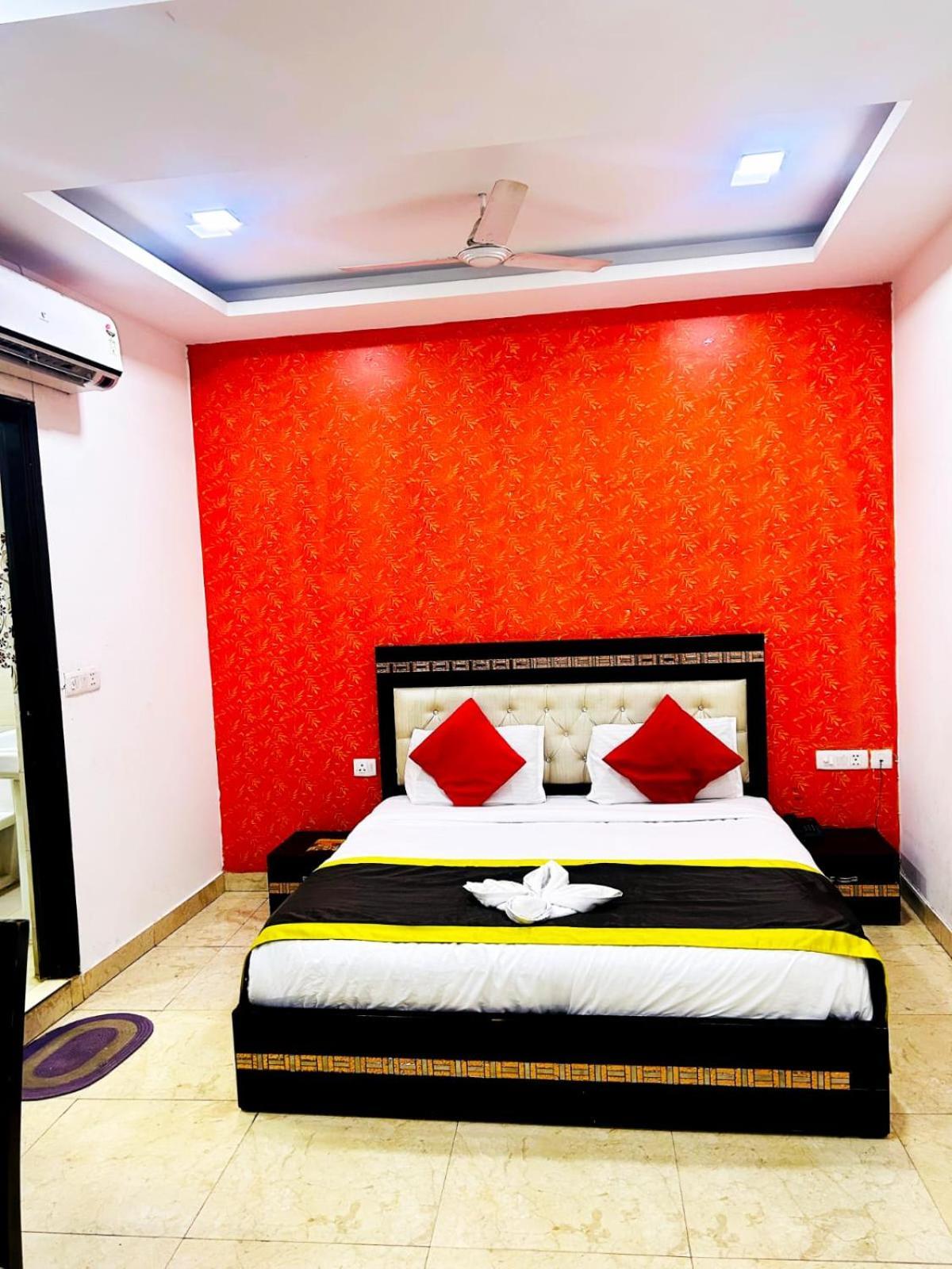 Ashoka Palace Near Igi Airport 4*