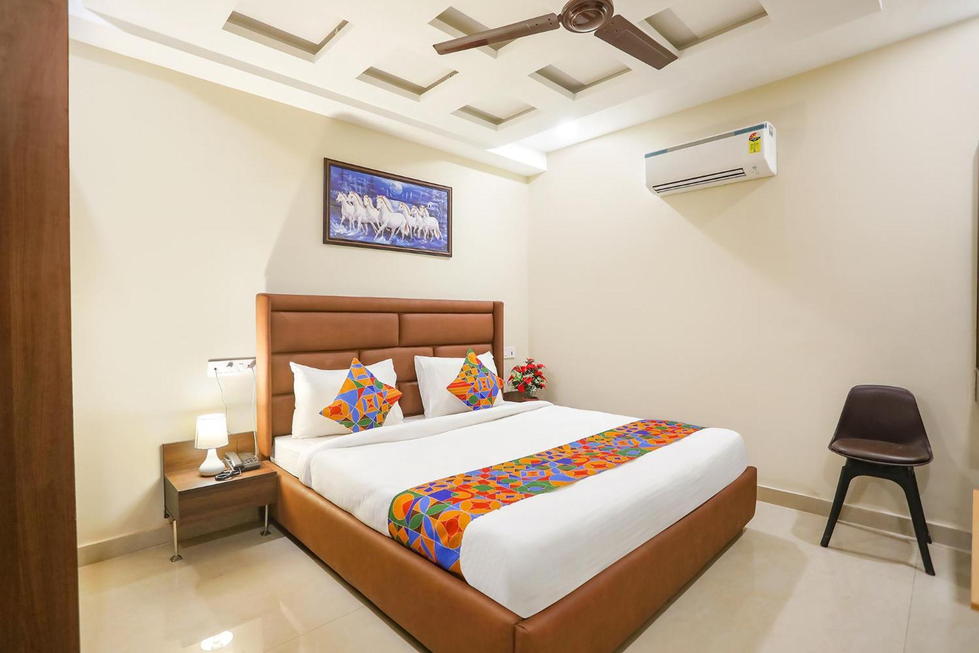 Fabhotel Nirvana Residency 3*
