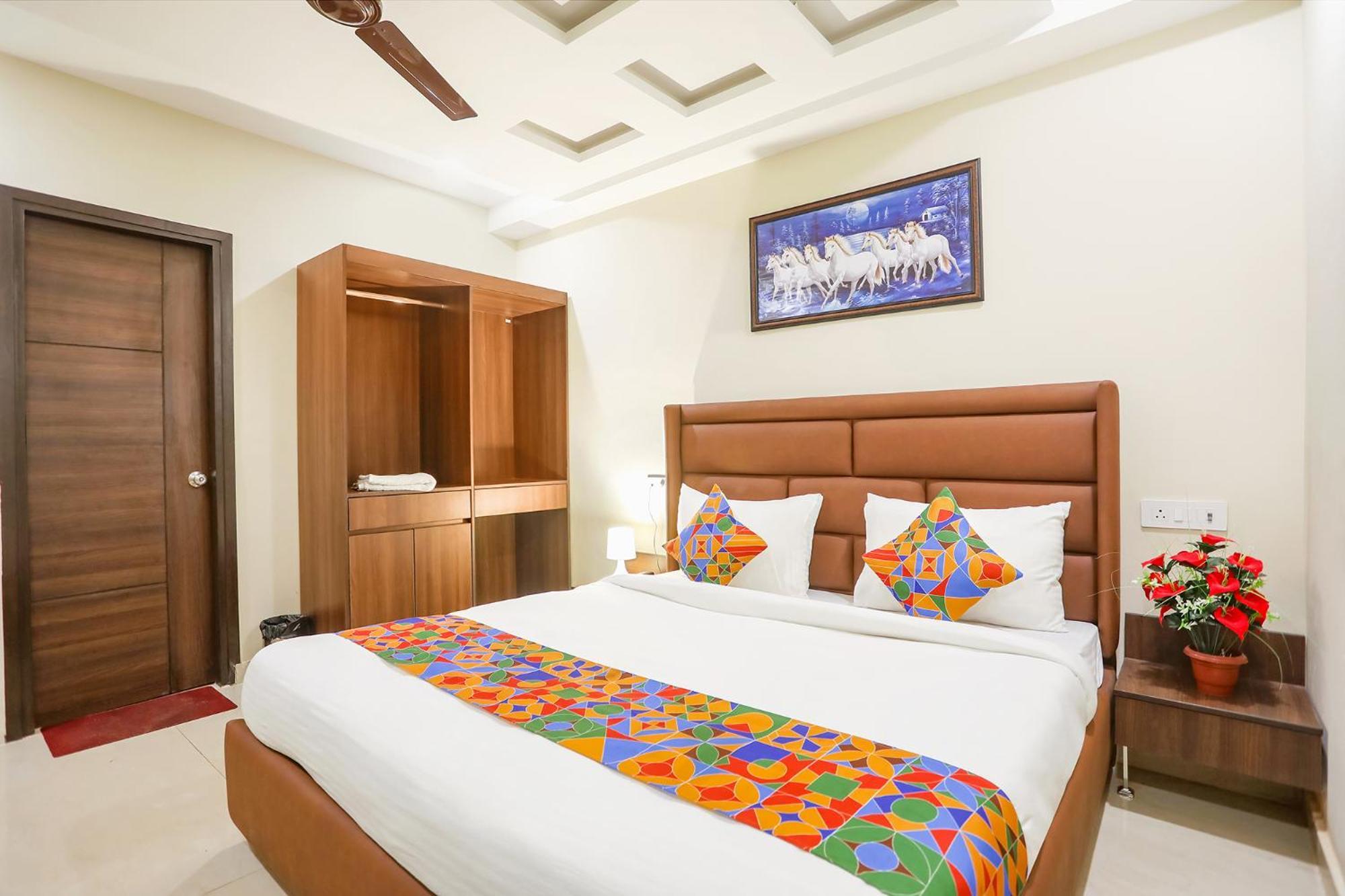 Hotel Fabhotel Nirvana Residency 3*