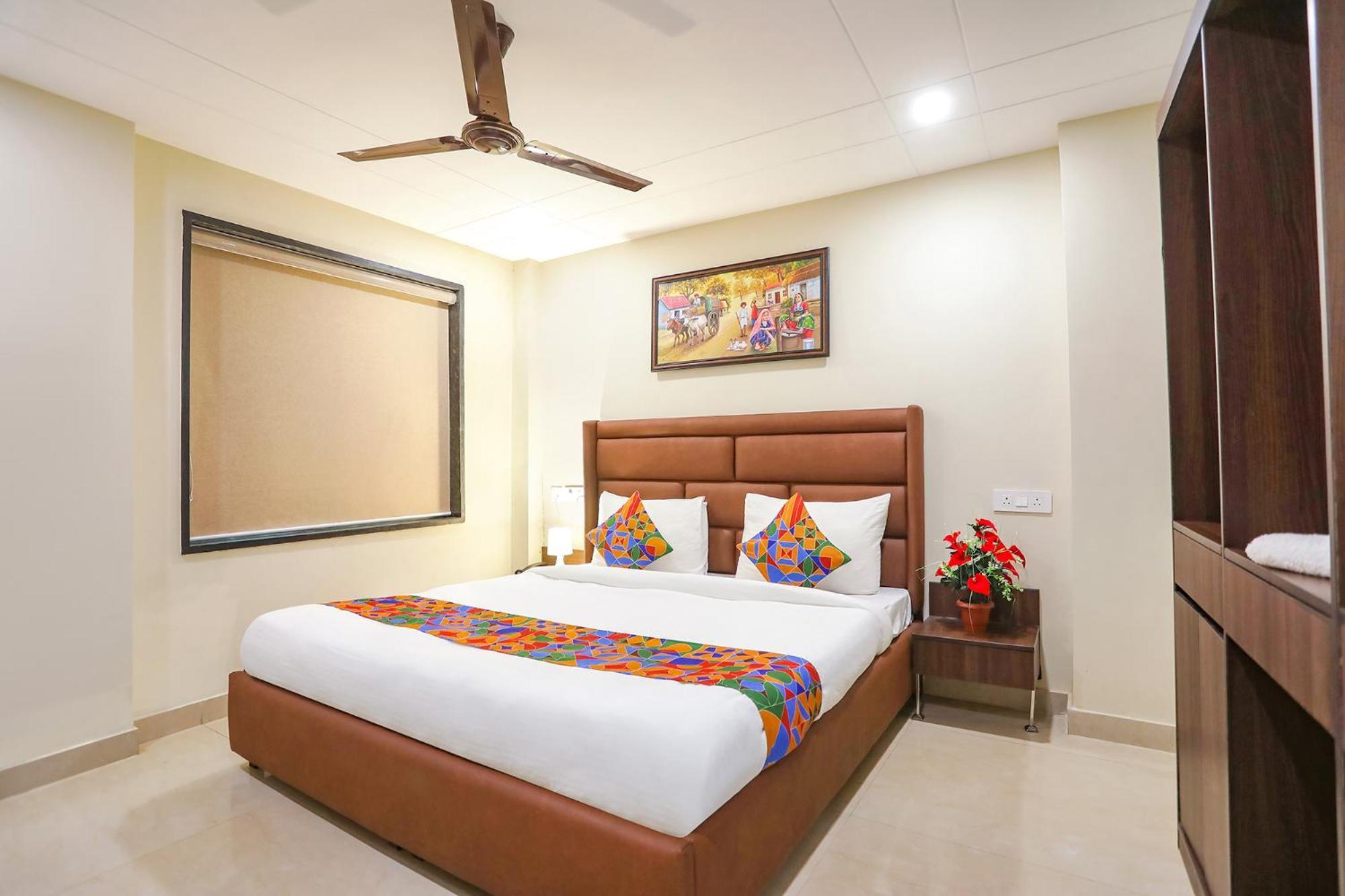 Fabhotel Nirvana Residency 3*
