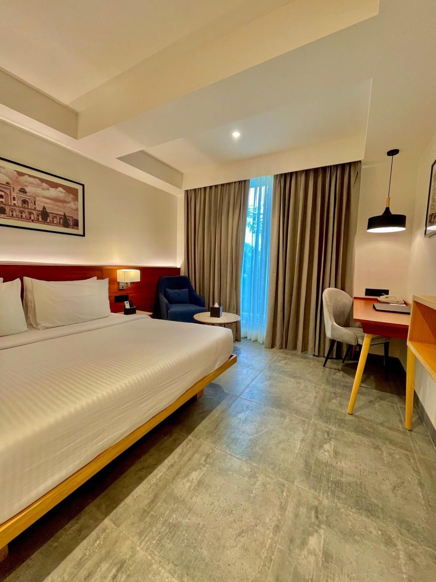 Western Maharani Bagh Hotel