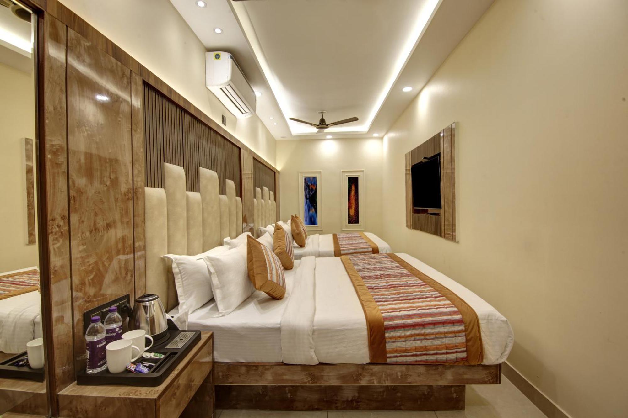 Bless - Near Connaught Place 4*
