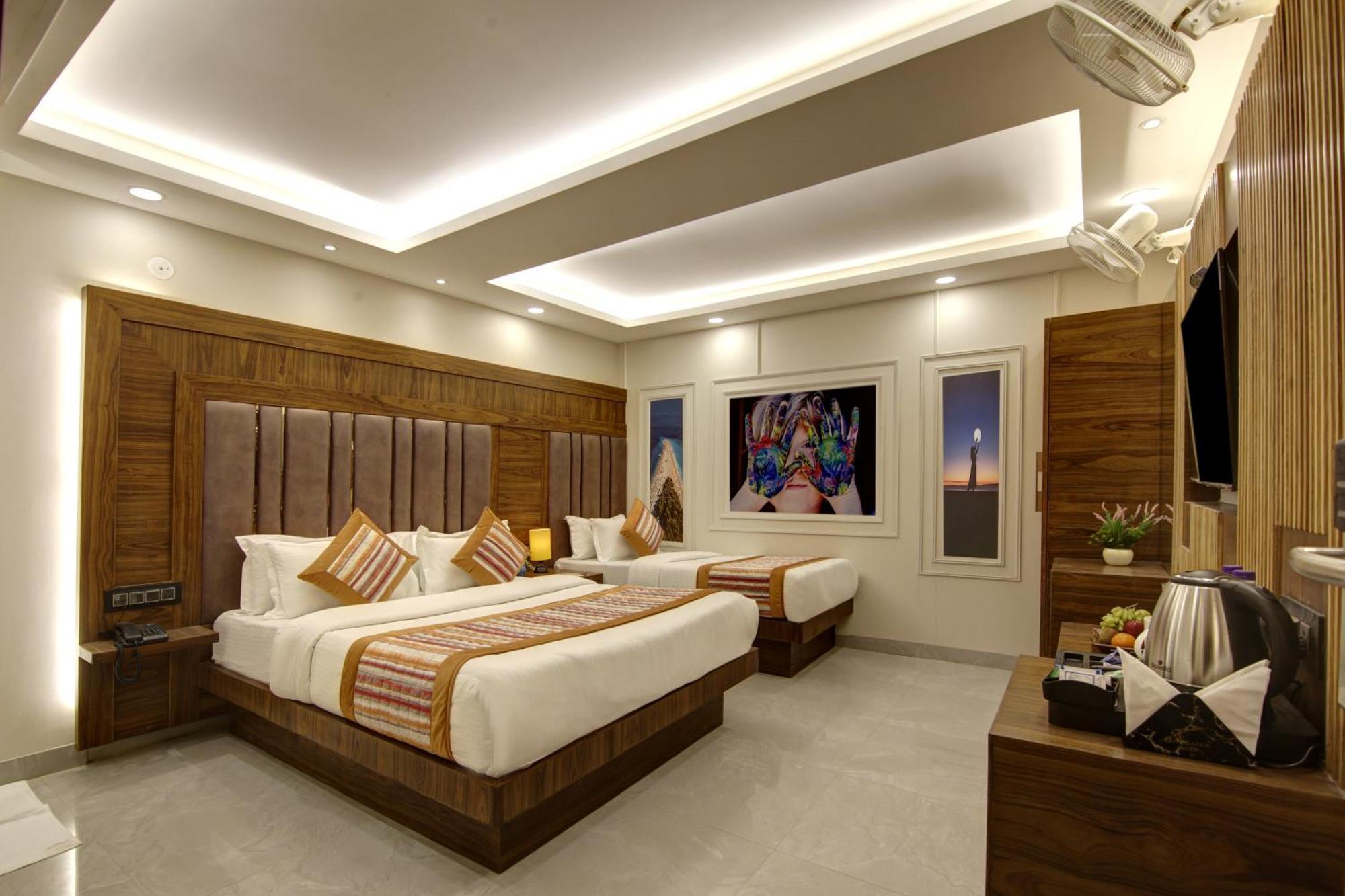 Bless - Near Connaught Place 4*