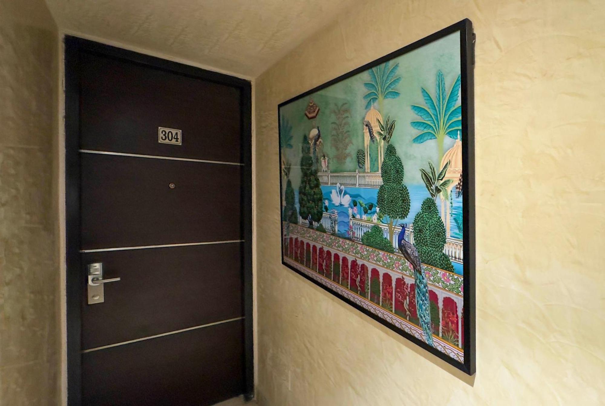 Hotel Woodapple Residency New Delhi