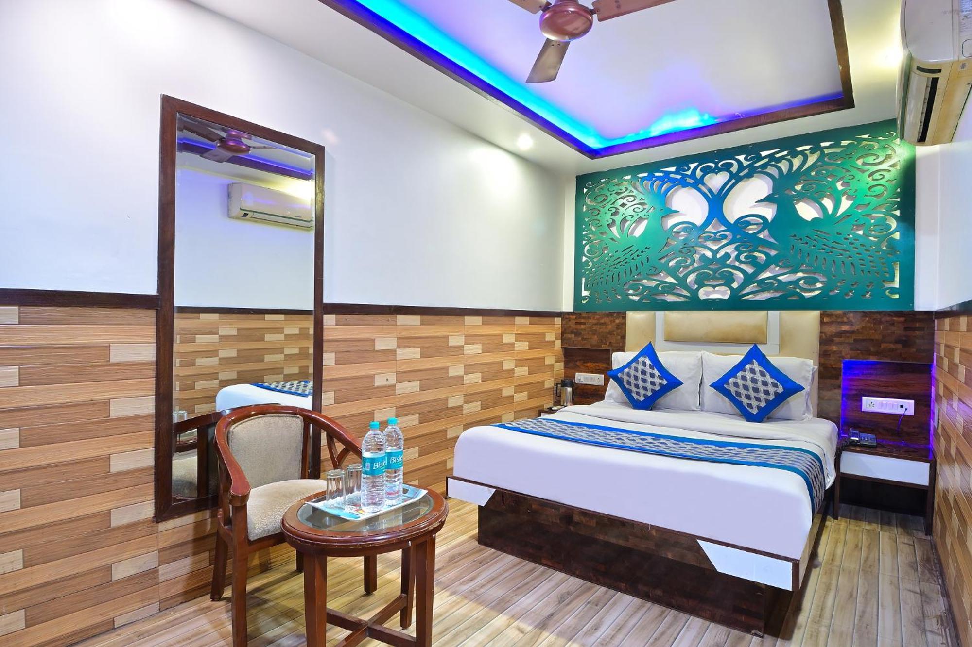 Glow Paharganj-3 Mins Walk From Railway Station New Delhi