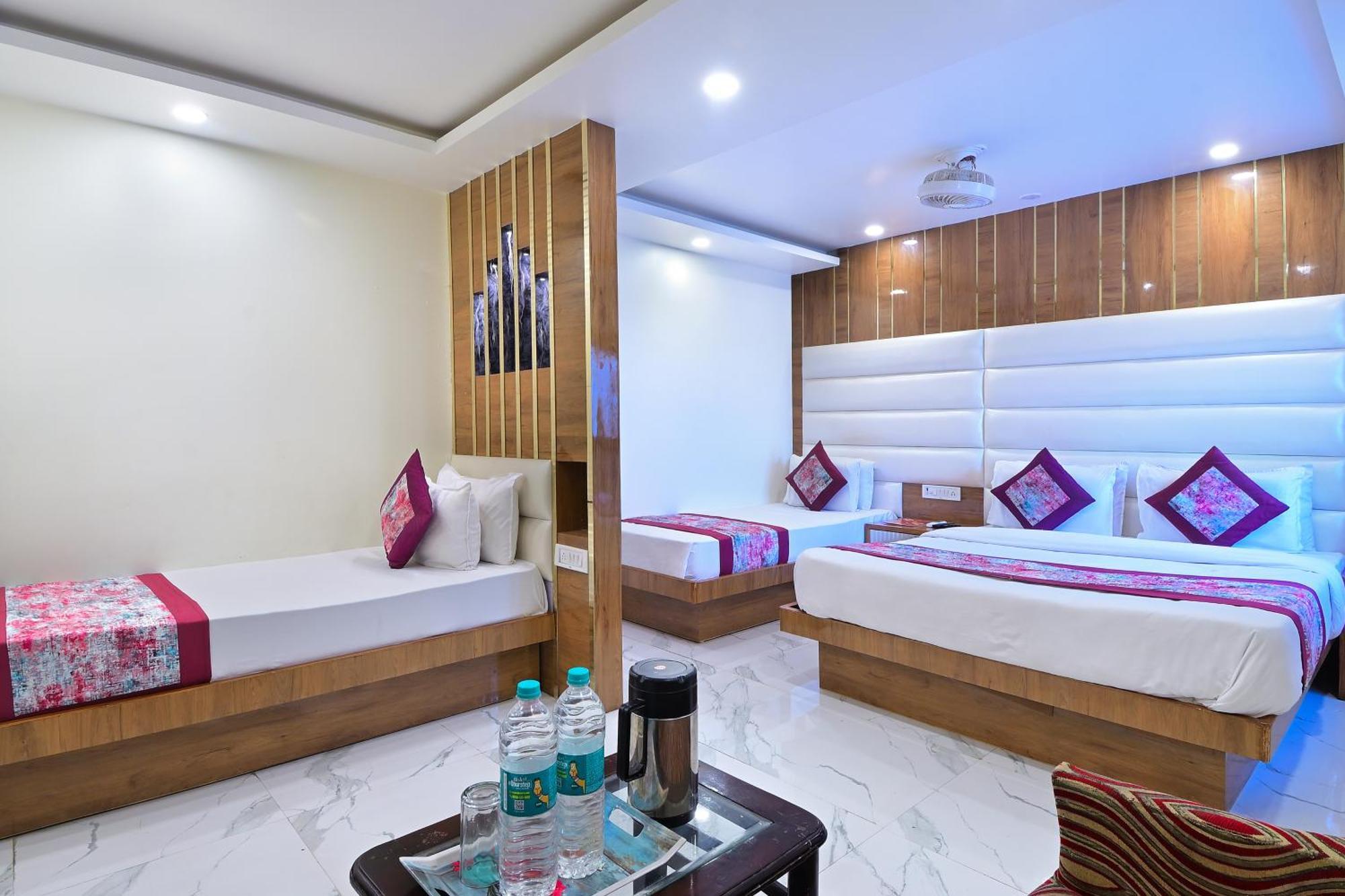 Glow Paharganj-3 Mins Walk From Railway Station Hotel