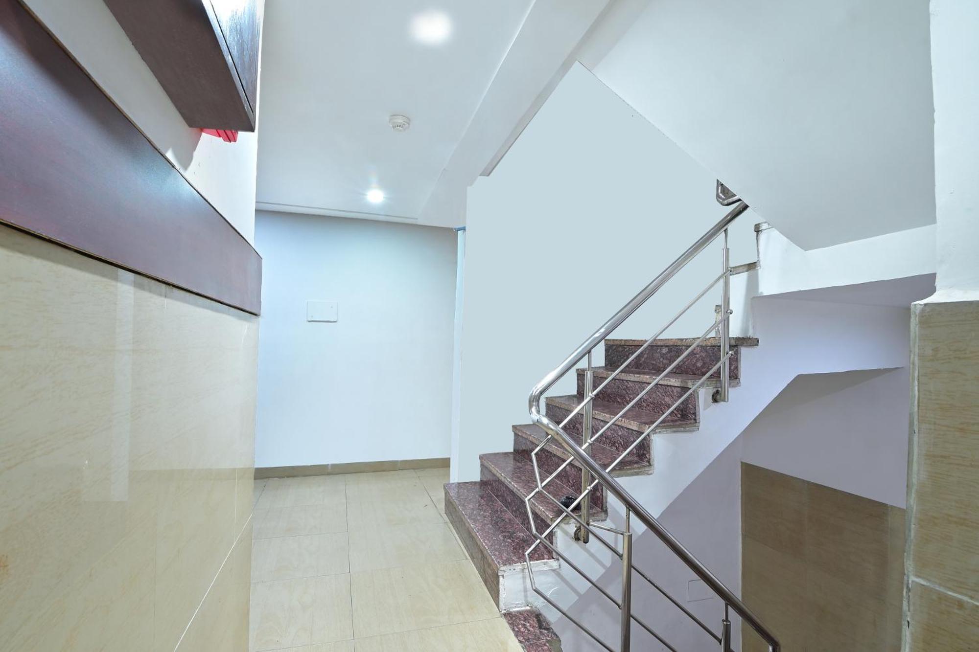 Glow Paharganj-3 Mins Walk From Railway Station