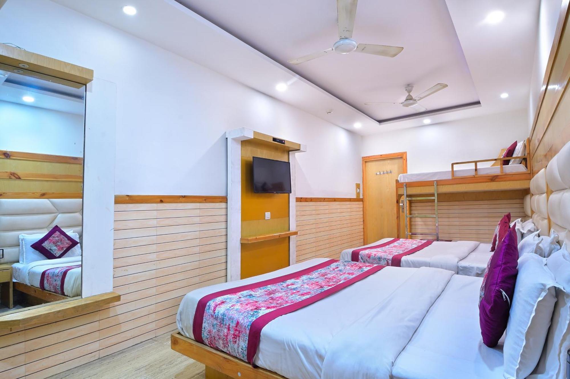 Hotel Glow Paharganj-3 Mins Walk From Railway Station