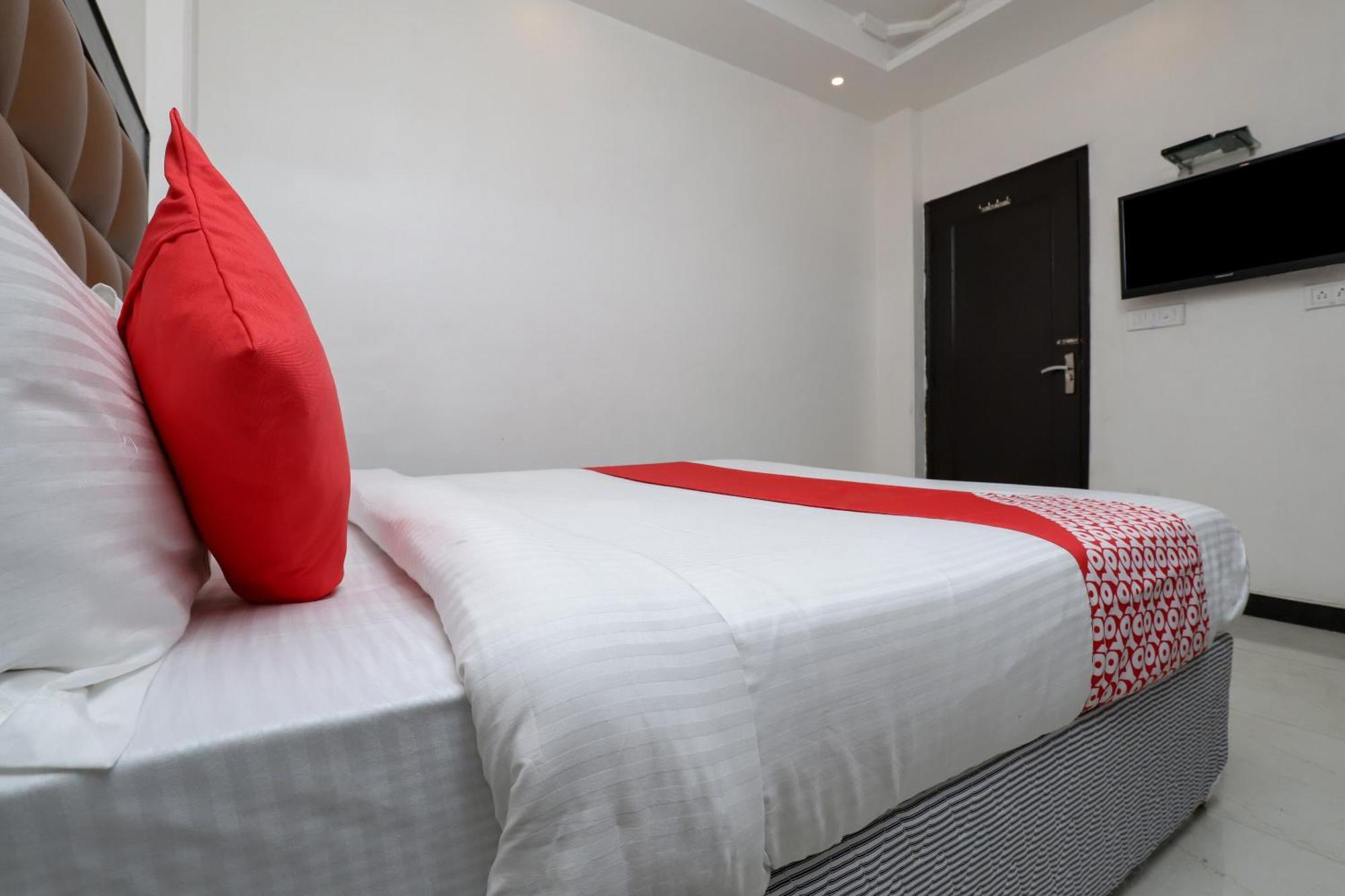 Oyo Flagship Delhi Empire Hotel 3*