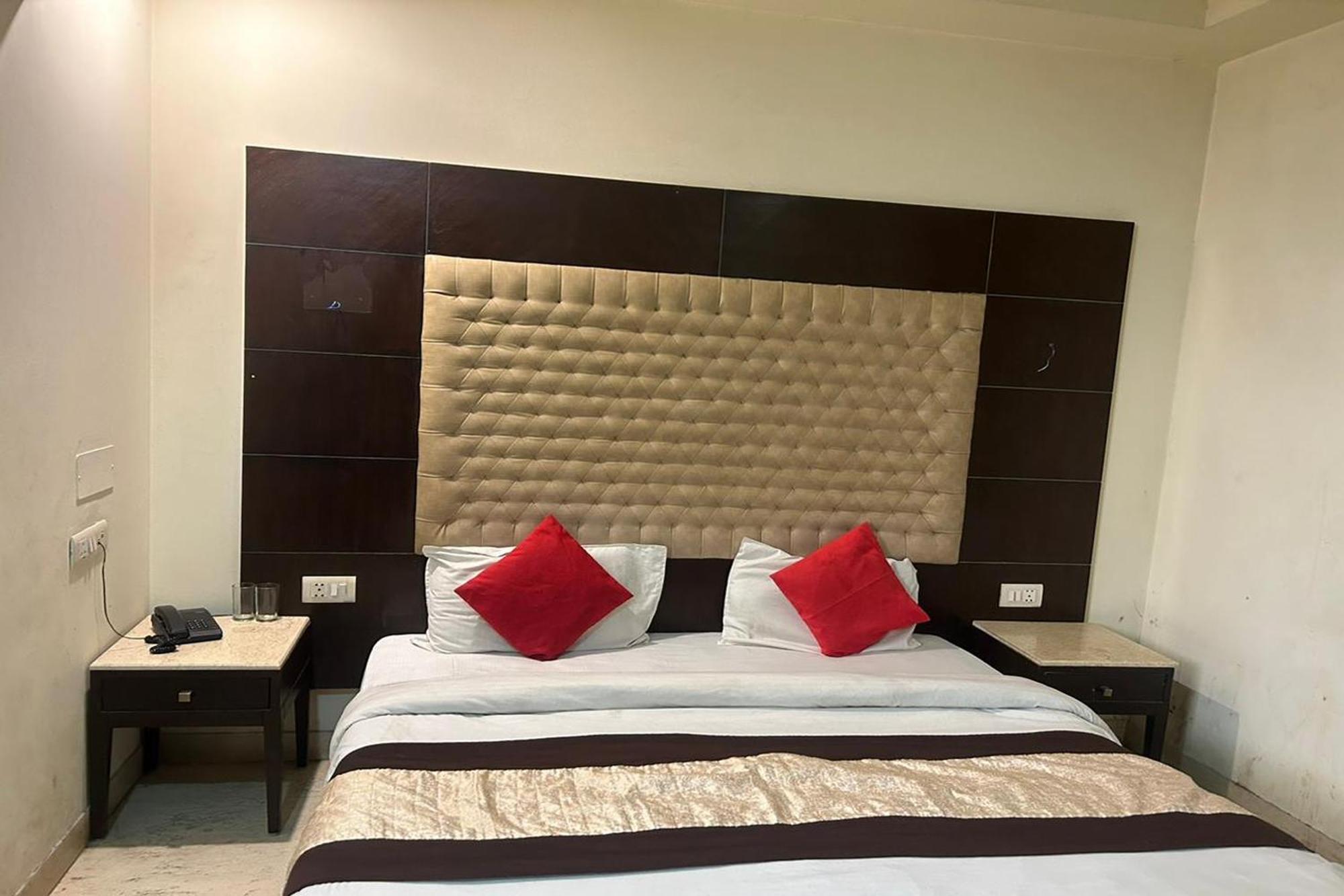 The Metropolis Near Rk Ashram Metro Station 2*