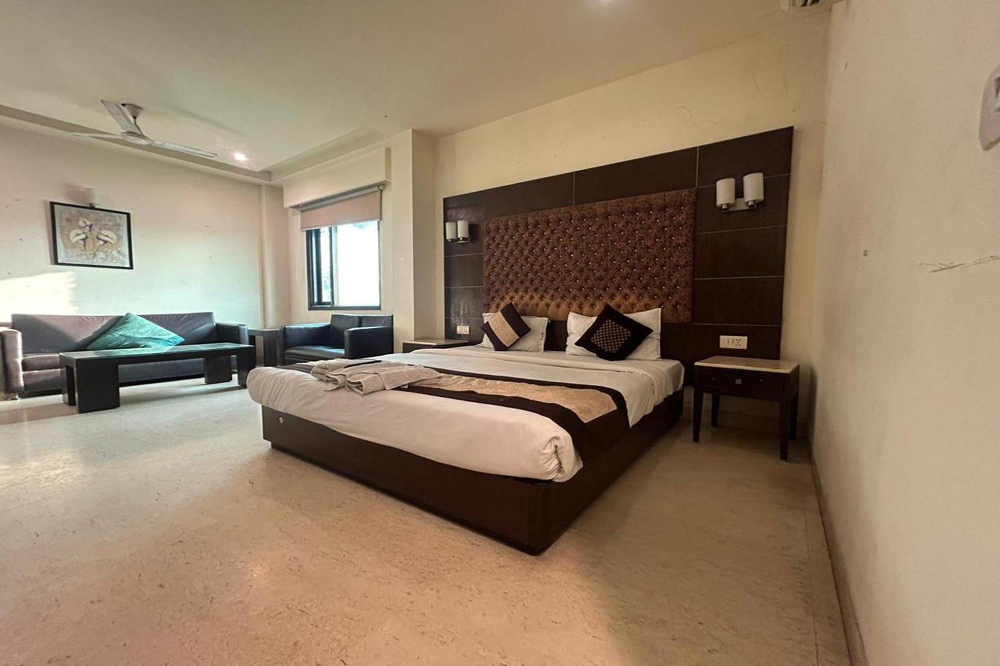 Hotel The Metropolis Near Rk Ashram Metro Station 2*