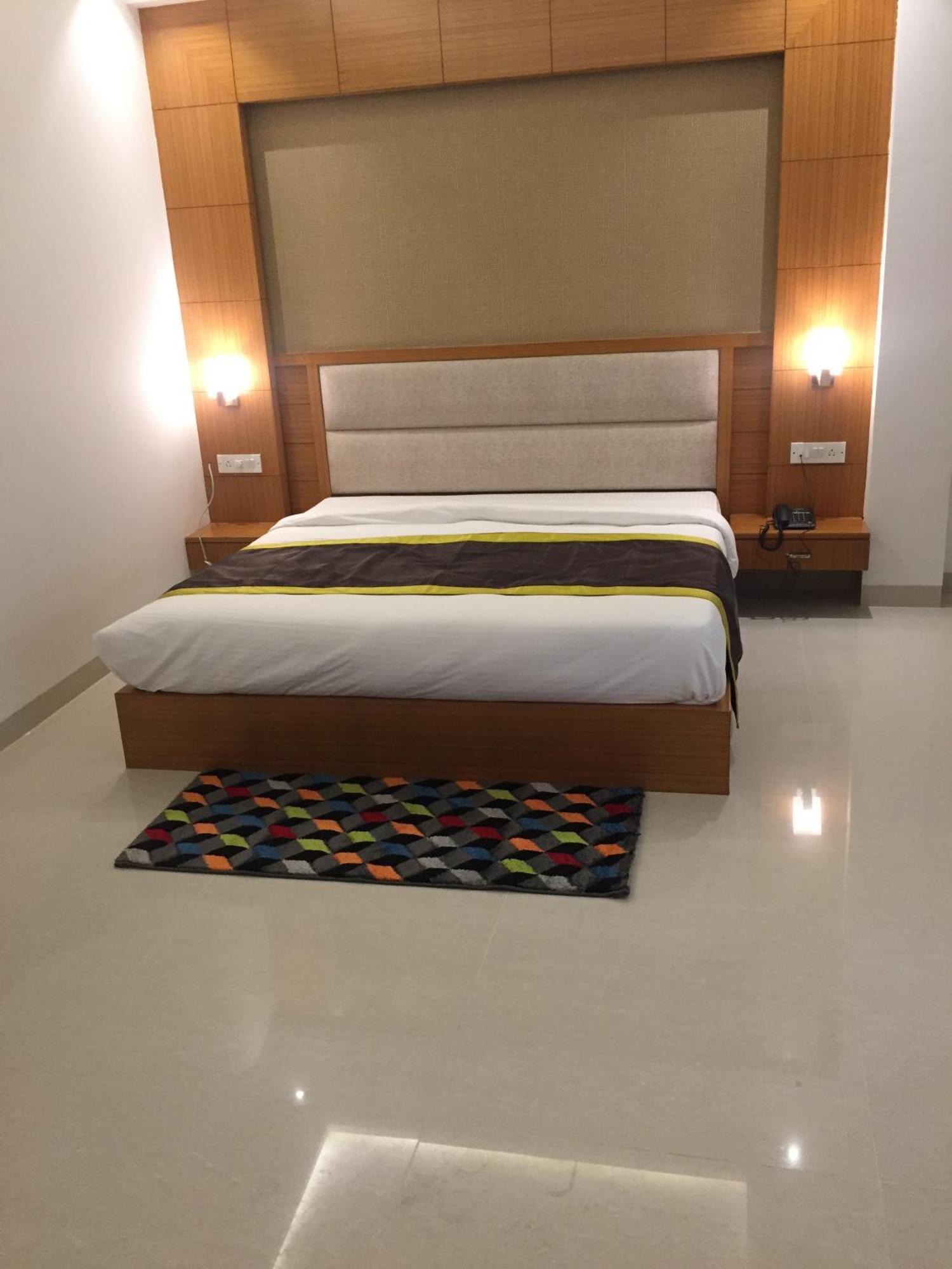 Transit Near Delhi Airport 3*