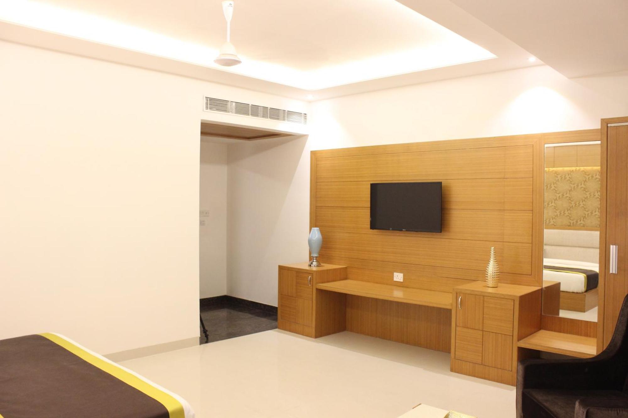 Transit Near Delhi Airport Hotel 3*