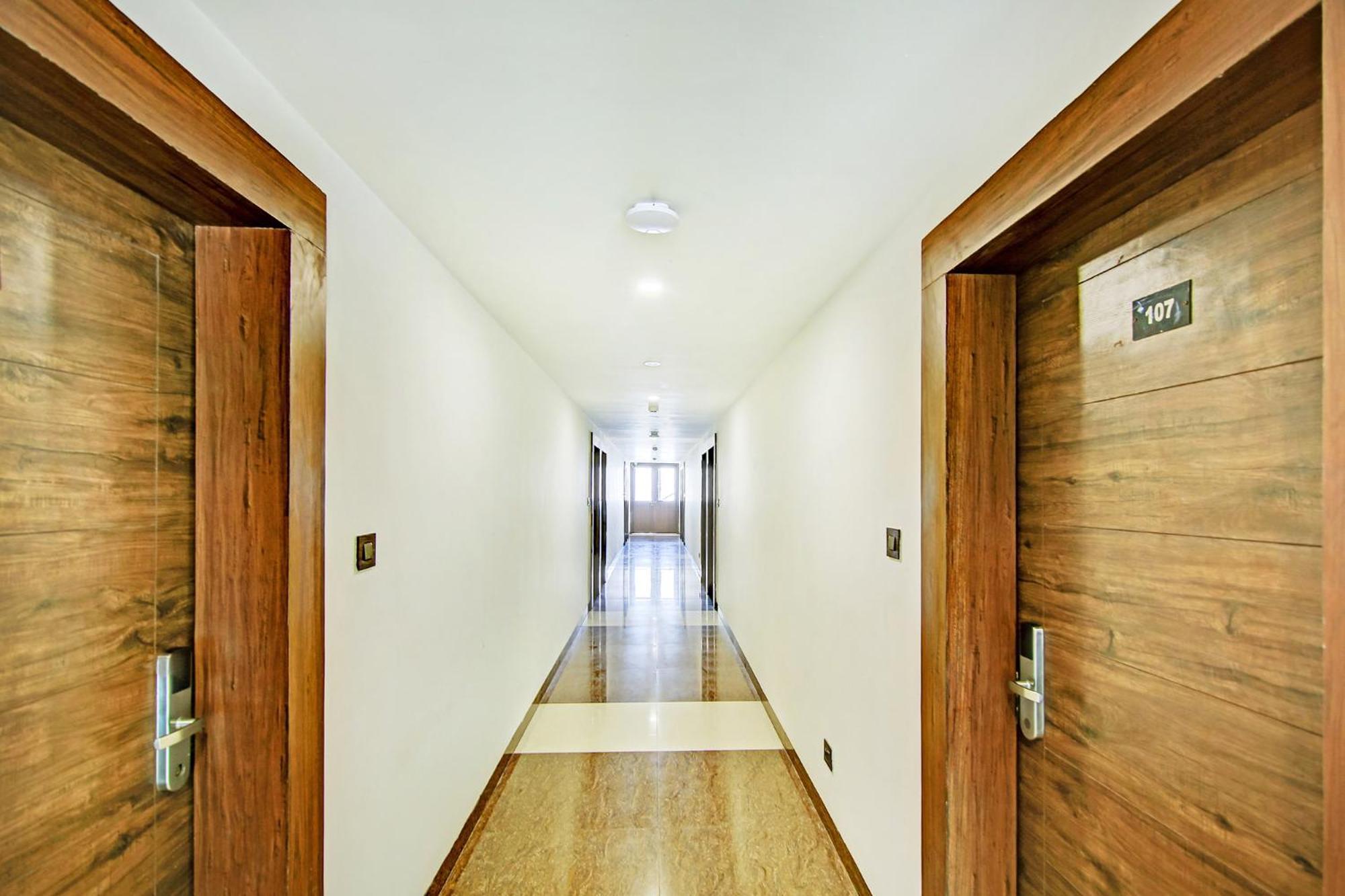 Fabexpress Pearl Robe Hotel New Delhi