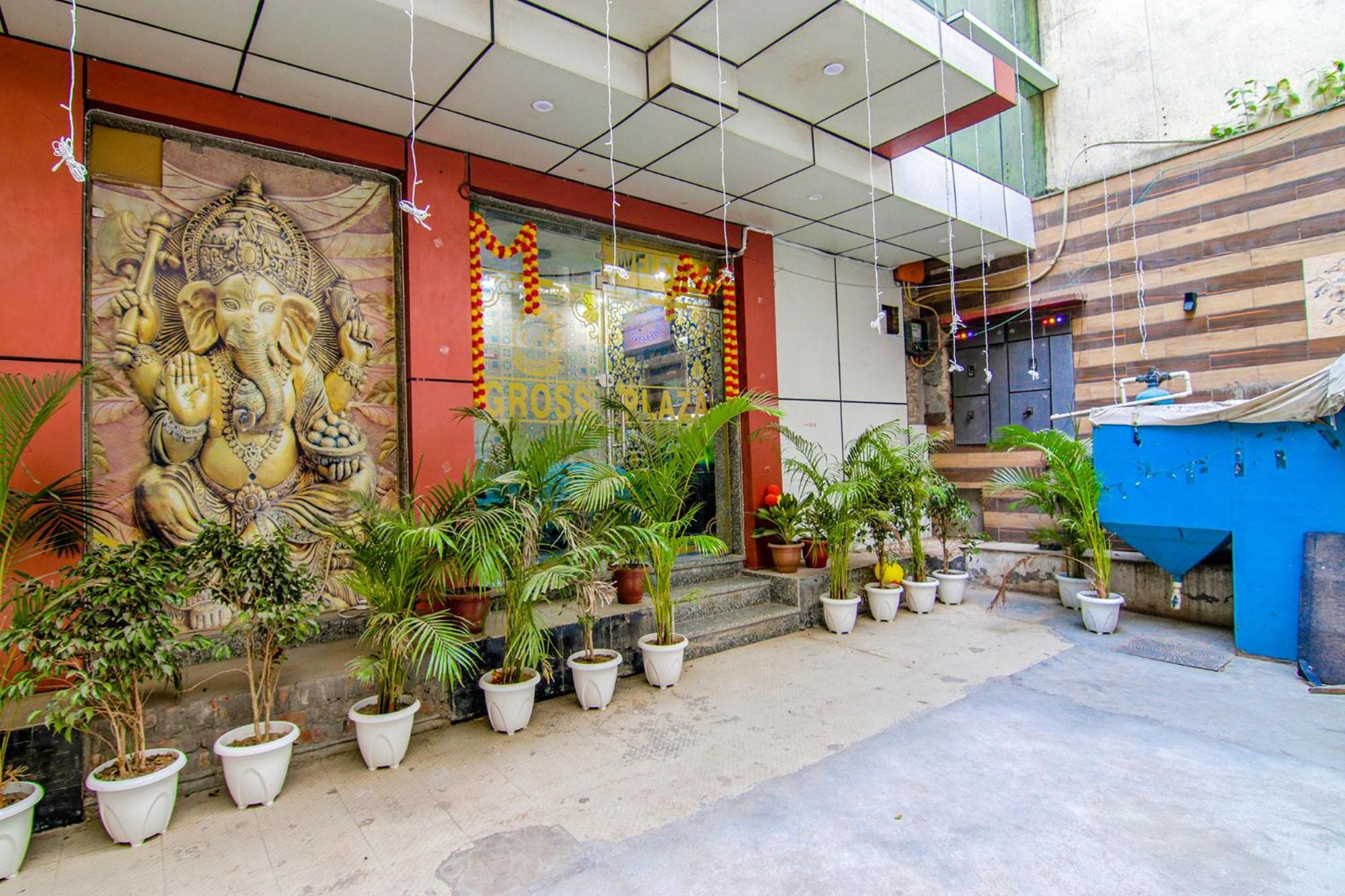 Fabexpress Gross Plaza Hotel 4*