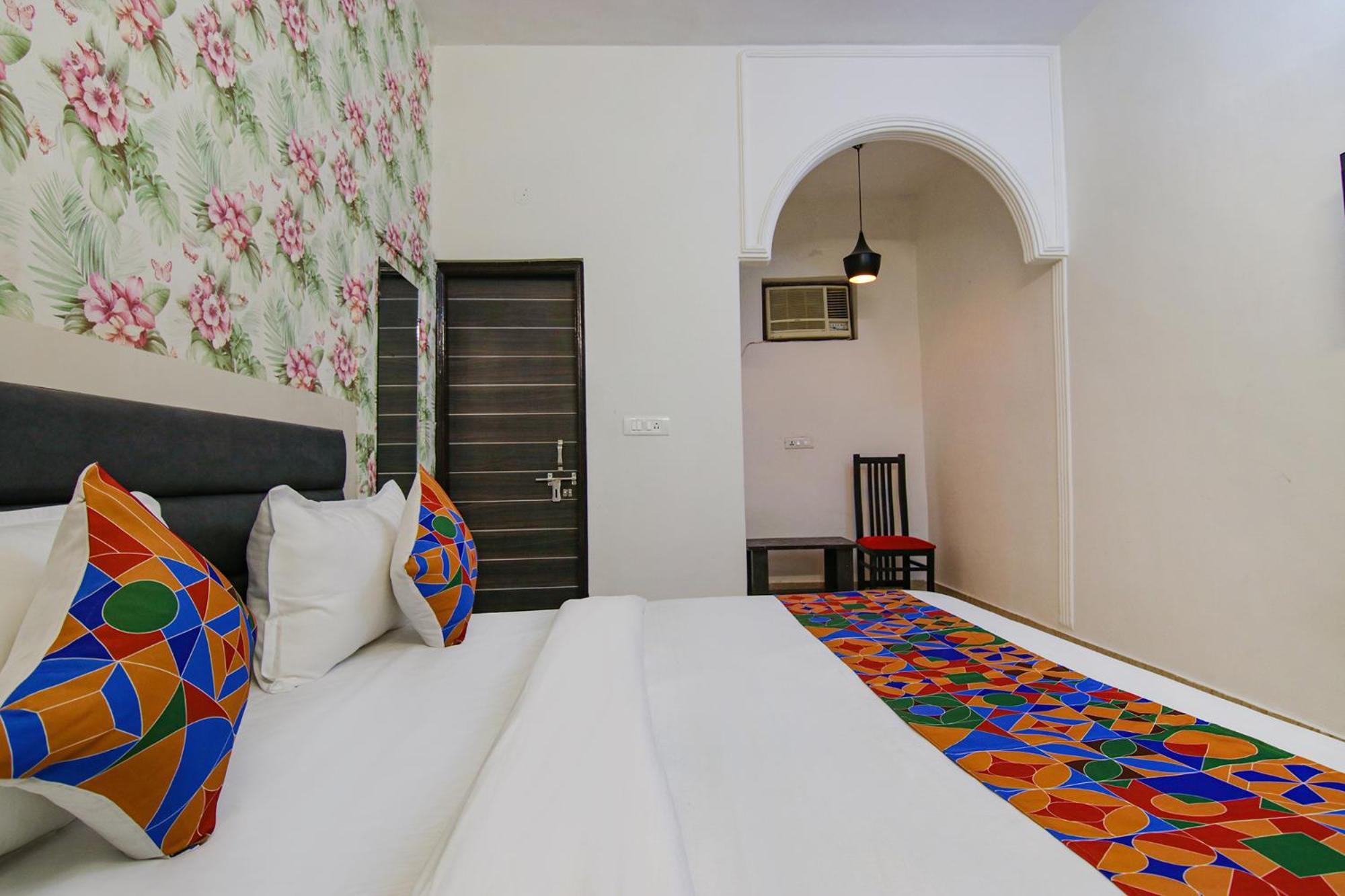 Hotel Fabexpress Gross Plaza New Delhi