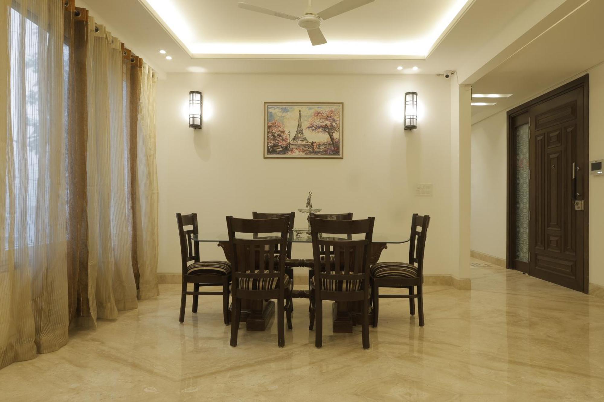 Under My Roof Superio 3* New Delhi