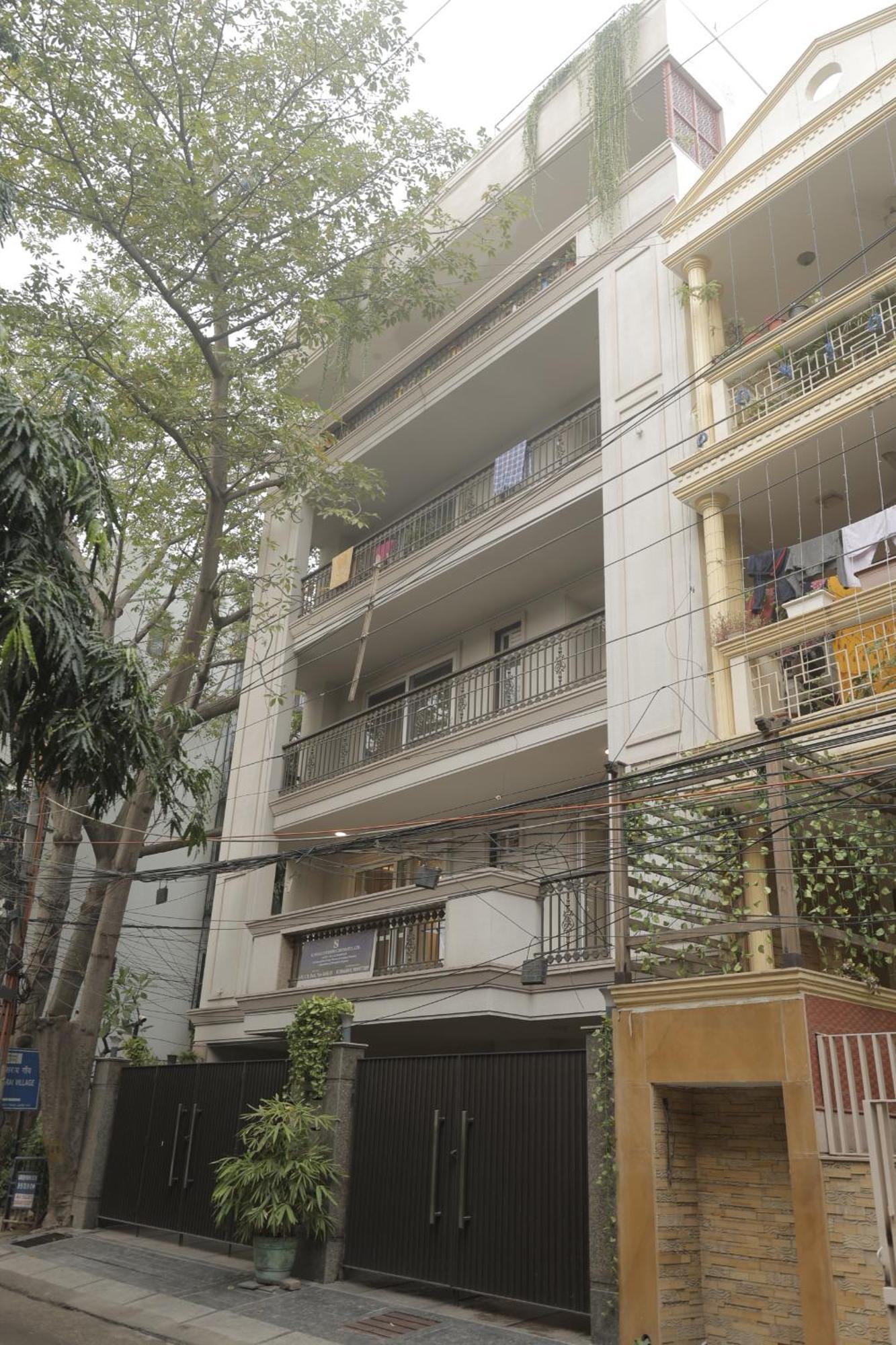 Under My Roof Superio 3* New Delhi