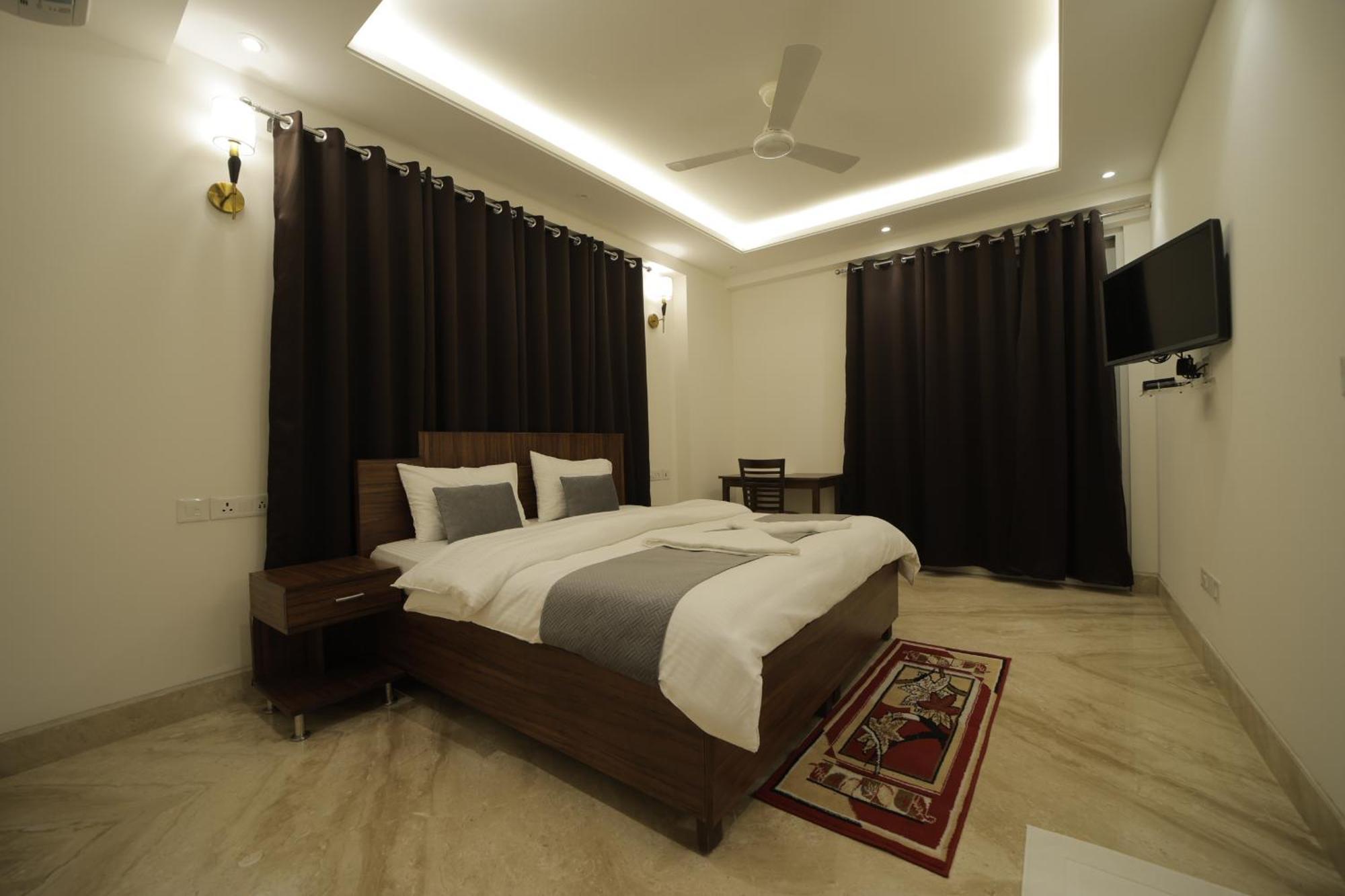 Under My Roof Superio Bed & Breakfast New Delhi