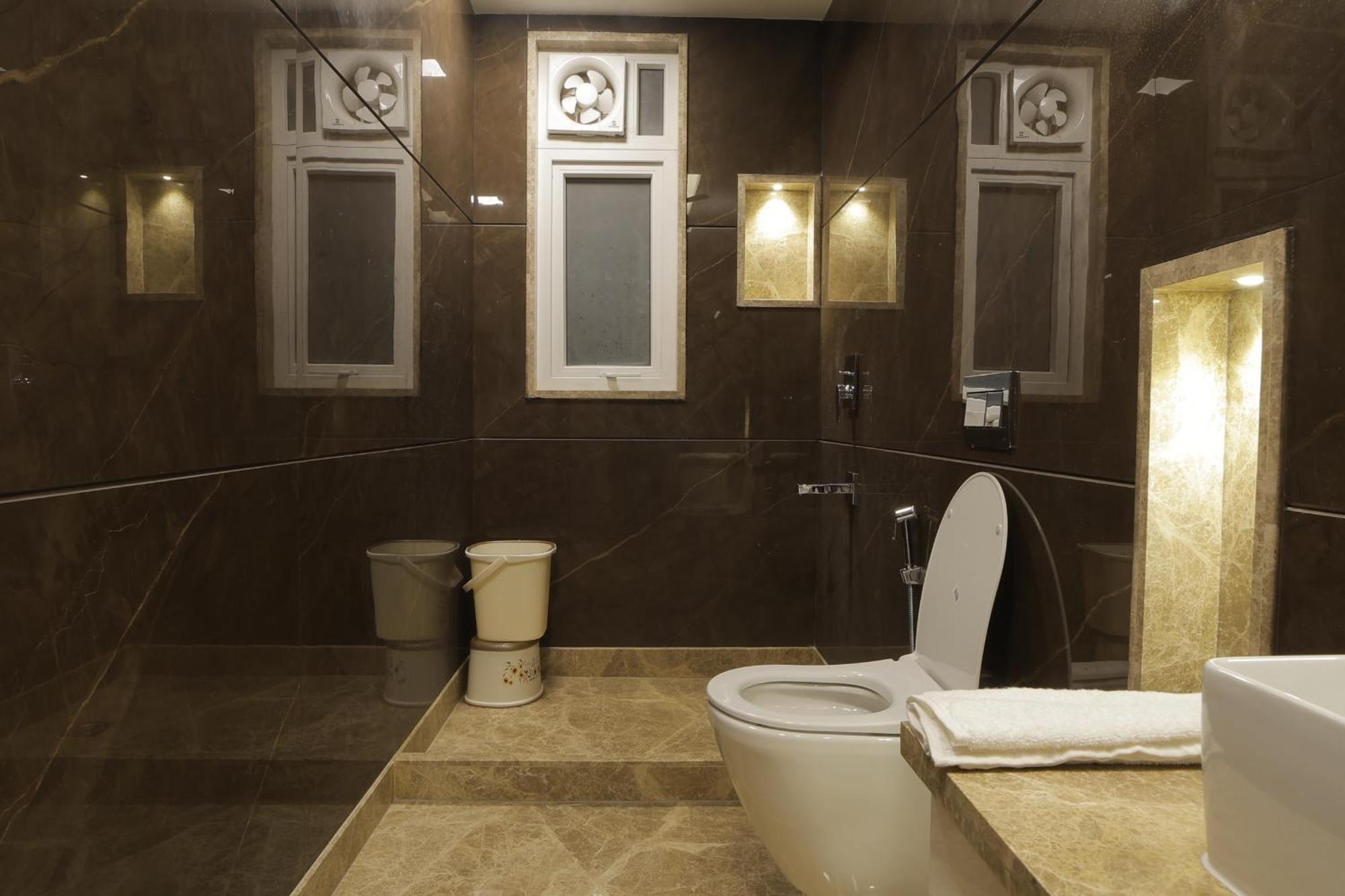 Under My Roof Superio 3* New Delhi
