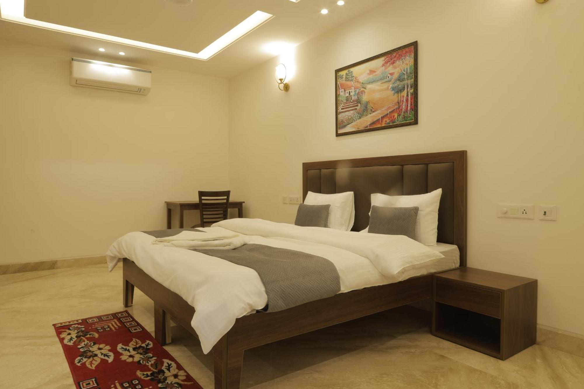 Under My Roof Superio Bed & Breakfast New Delhi