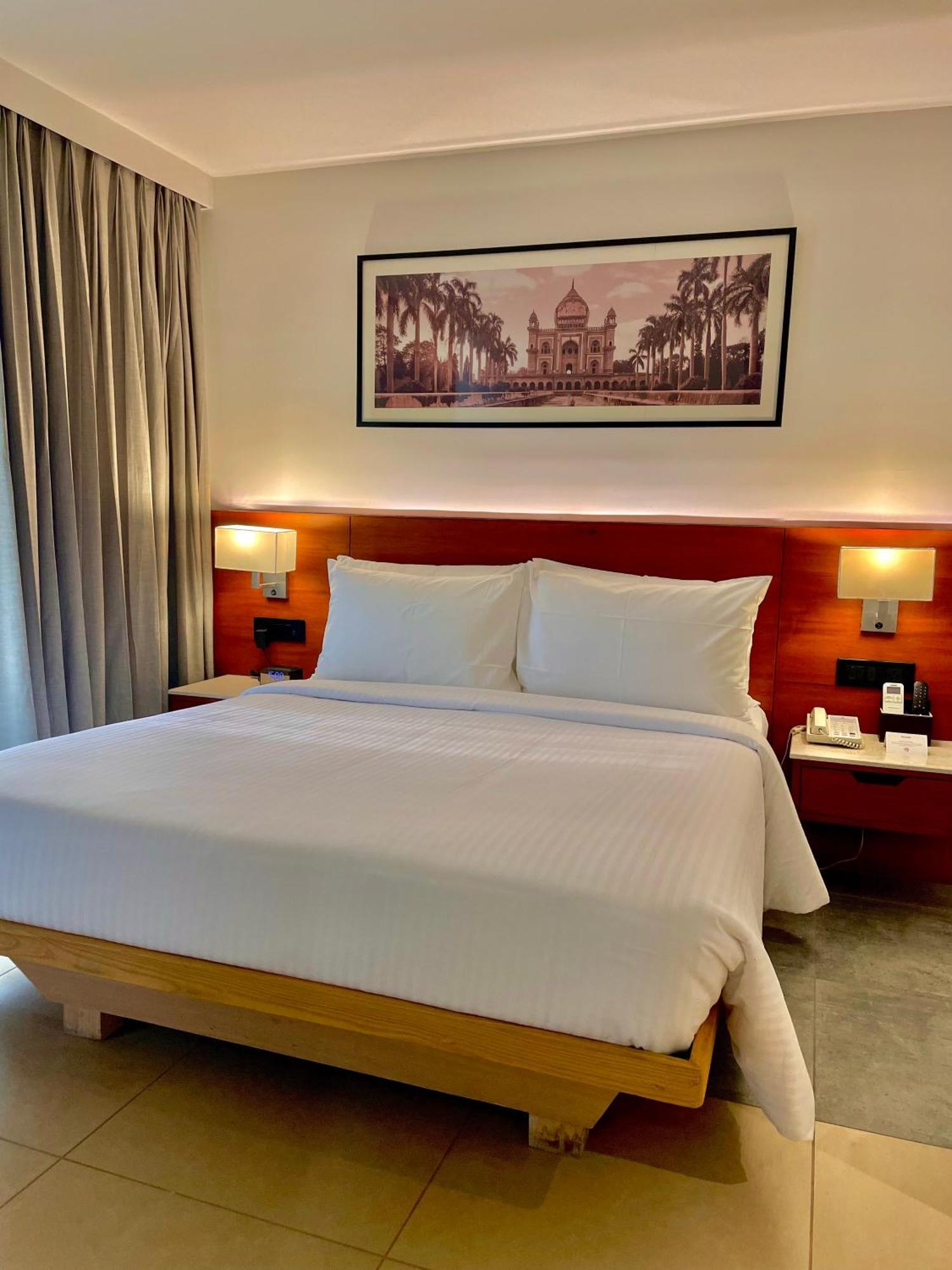 Hotel Western Maharani Bagh 4*
