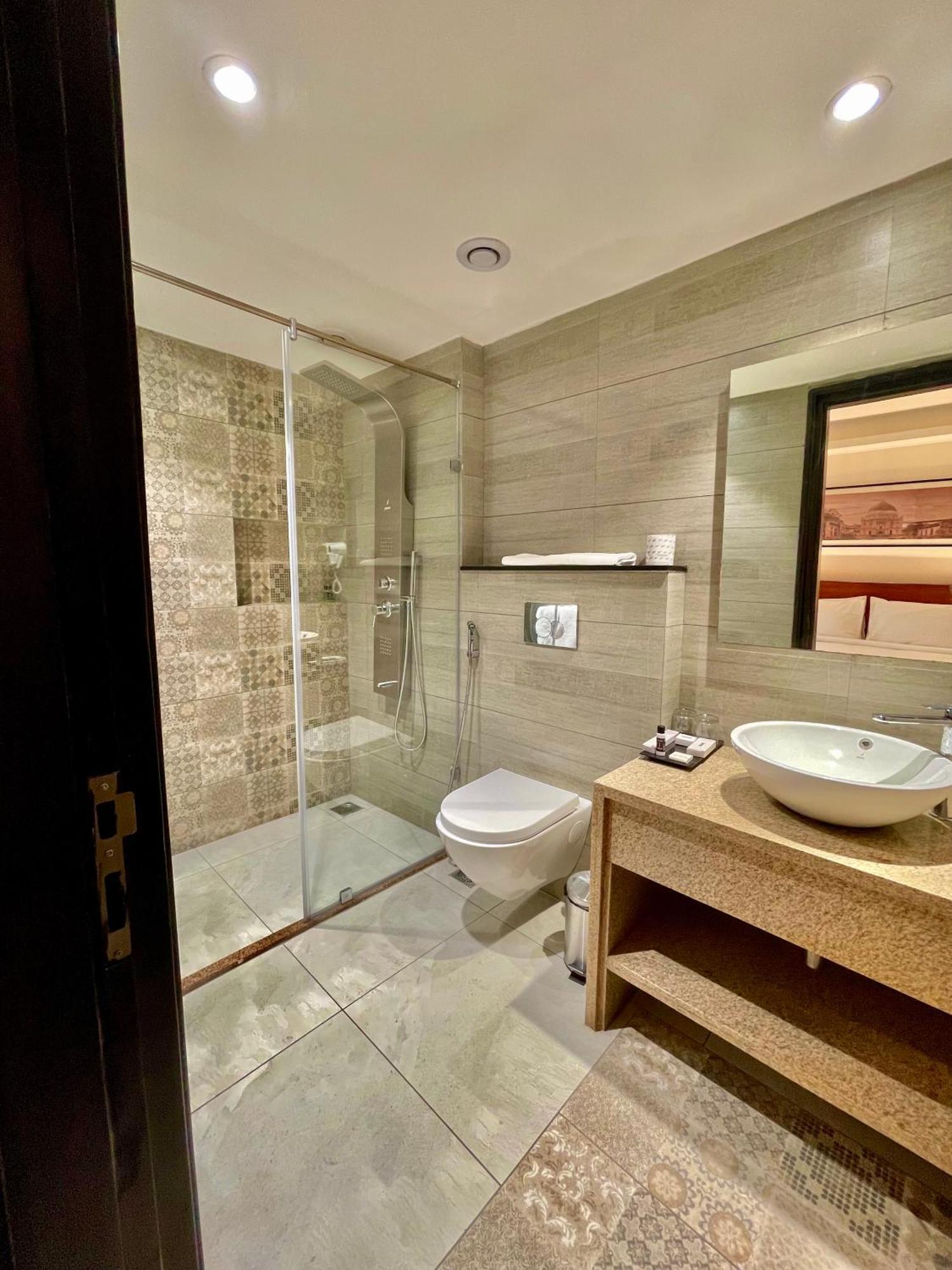 Western Maharani Bagh Hotel 4*