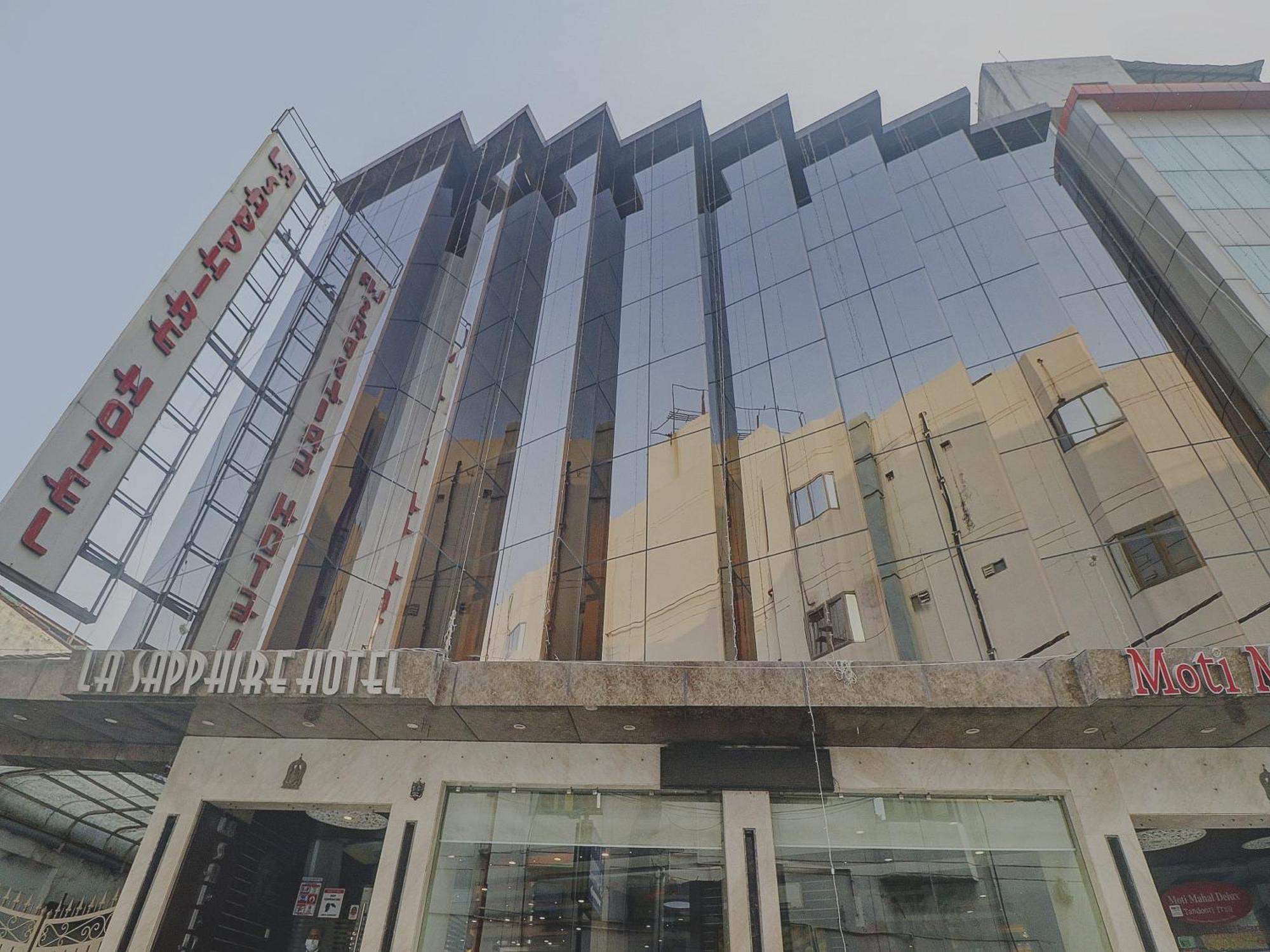 Hotel Townhouse 517 La Sapphire Near Delhi Airport 4*